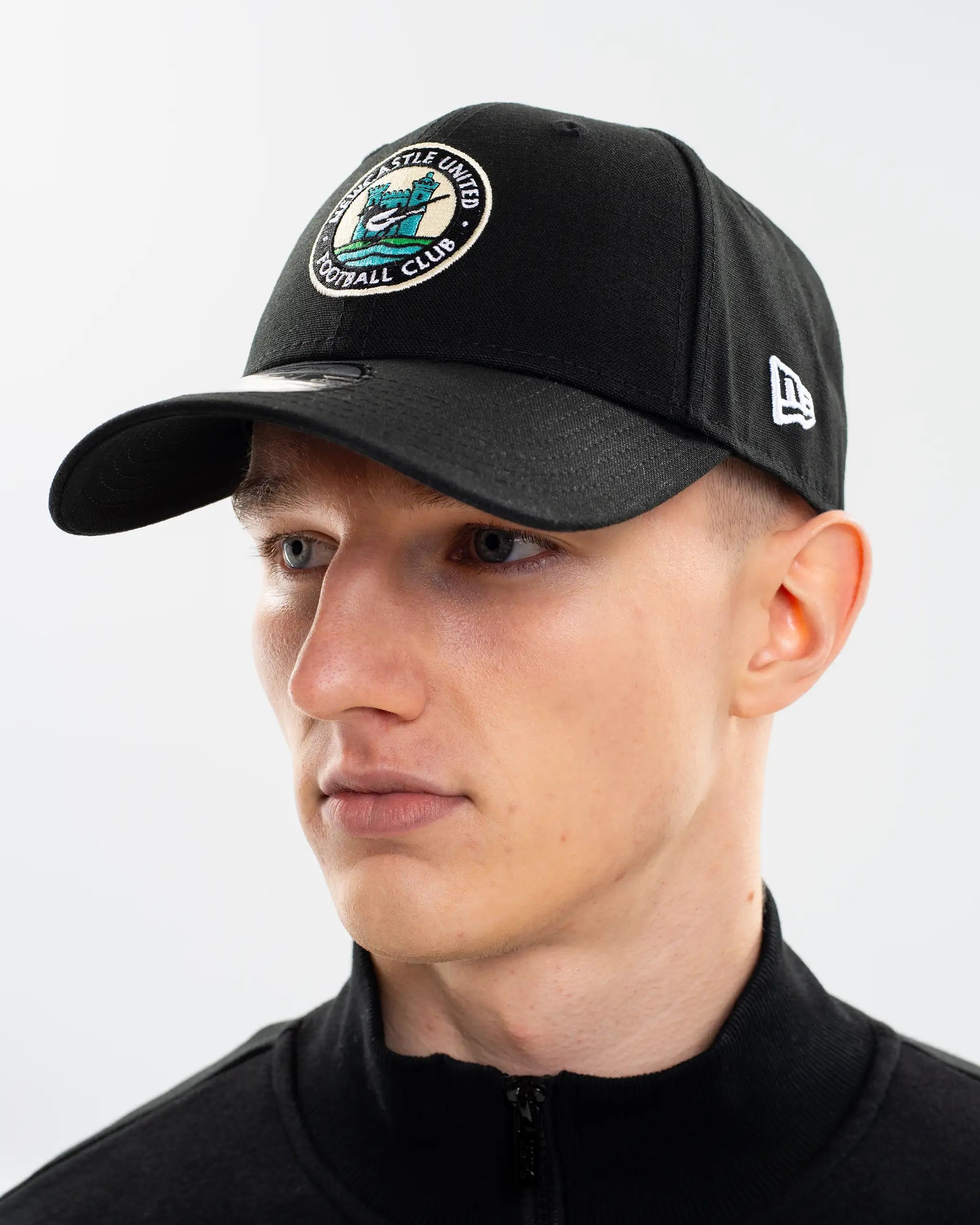 Newcastle United New Era Magpie Retro Crest Black 9FORTY Cap