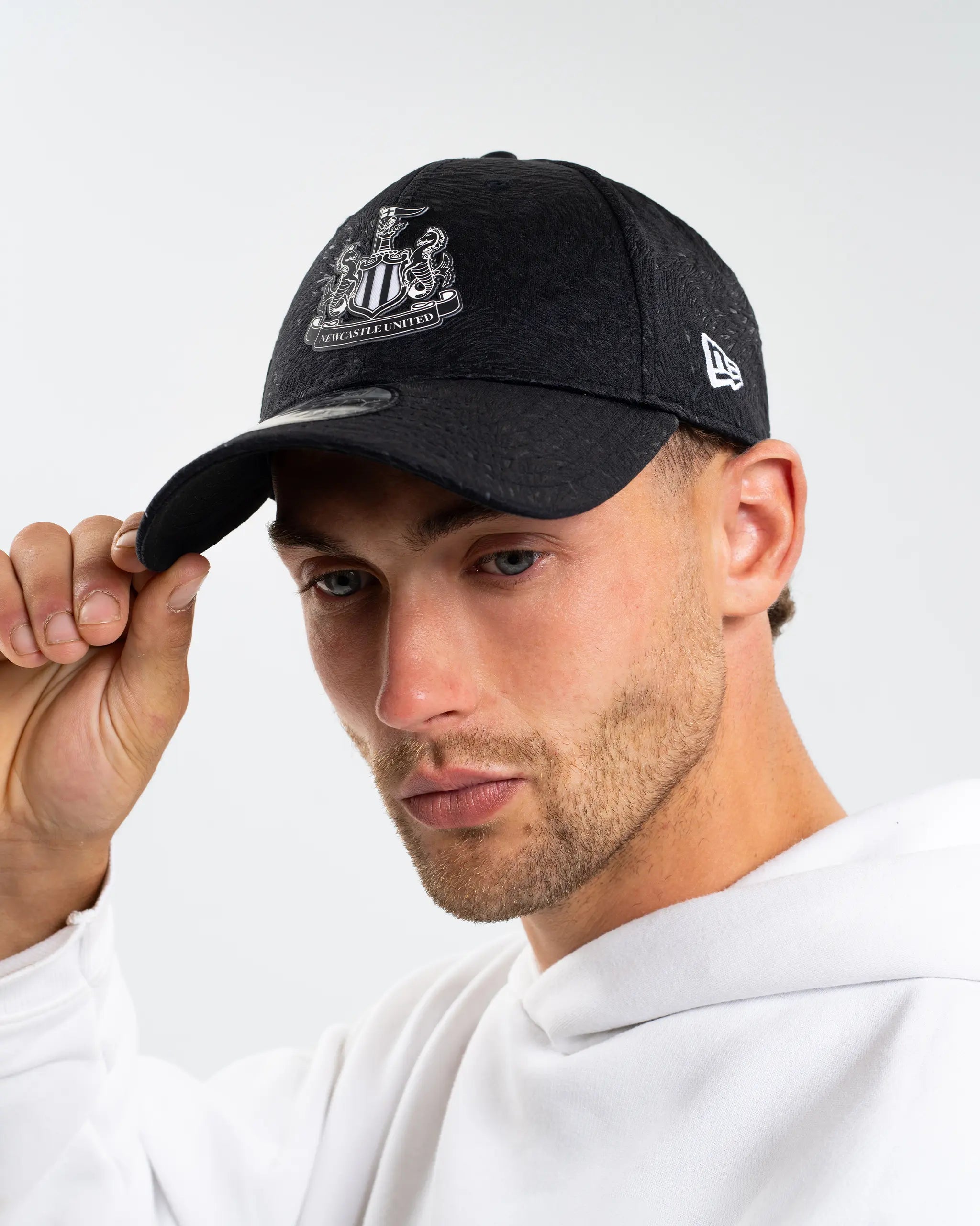 Newcastle United New Era Black Feather 9FORTY Adjustable Cap