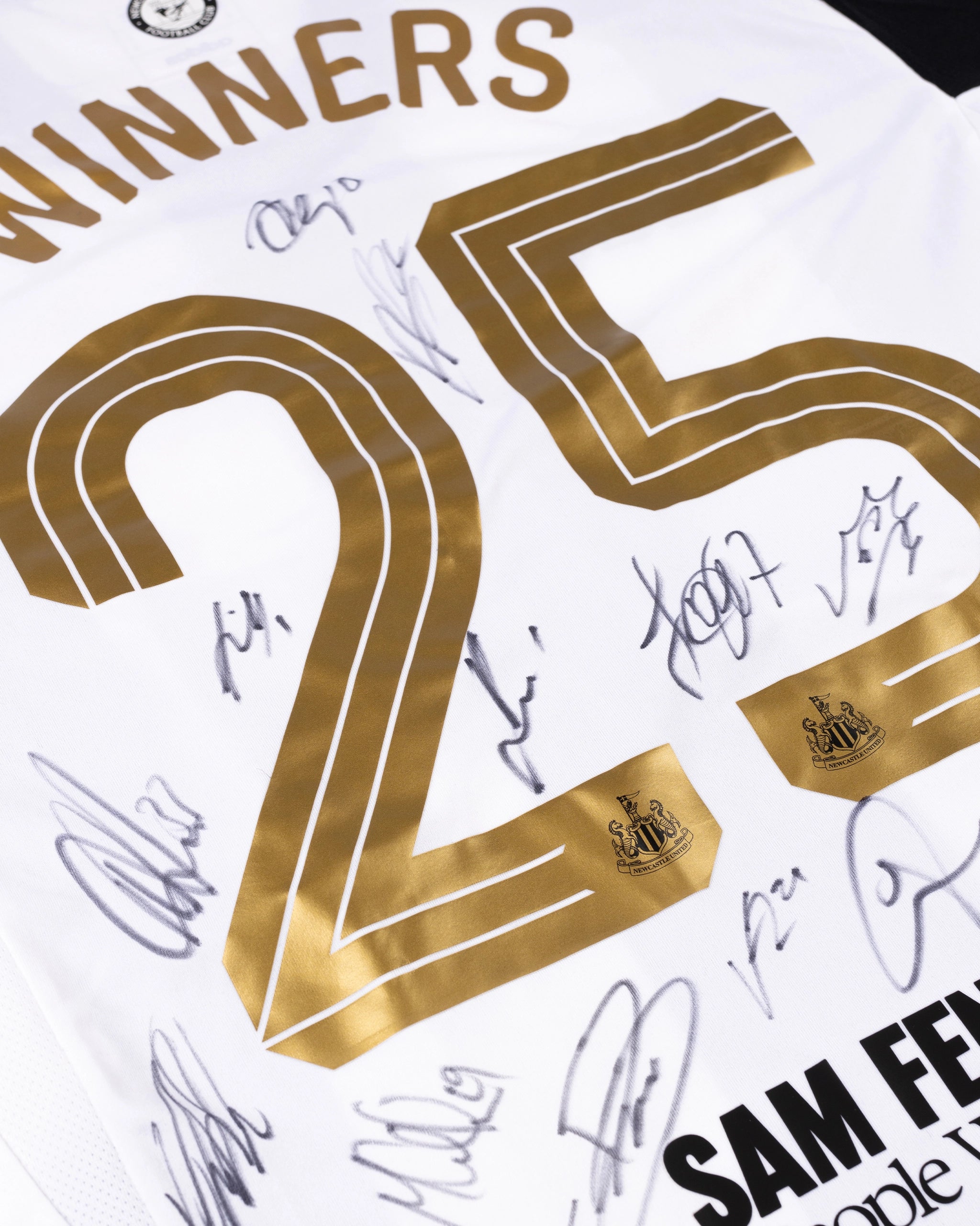 Newcastle United 24/25 Carabao Cup Winners - Squad Signed Shirt