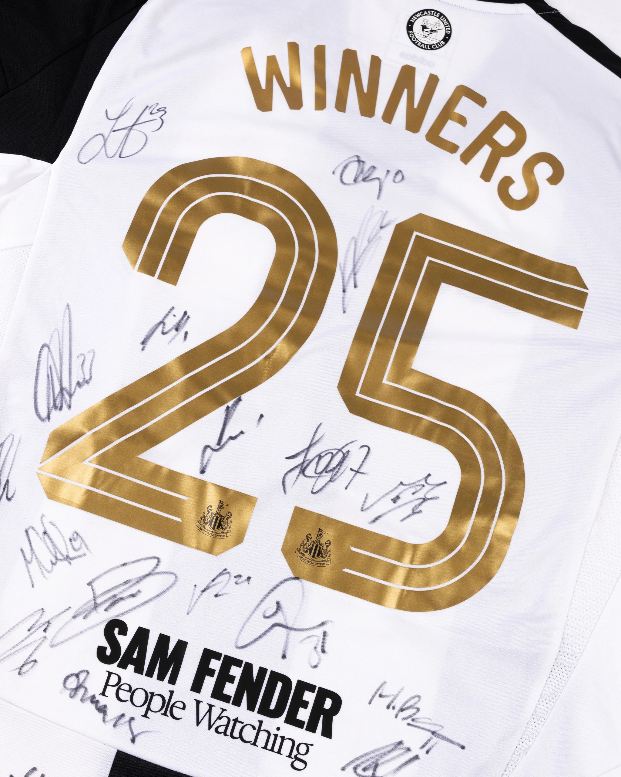 Newcastle United 24/25 Carabao Cup Winners - Squad Signed Shirt