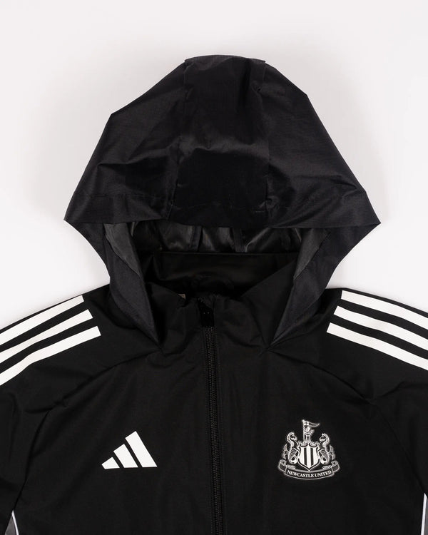 Newcastle United adidas 25/26 Coach's Black Edition Kids' All Weather Jacket