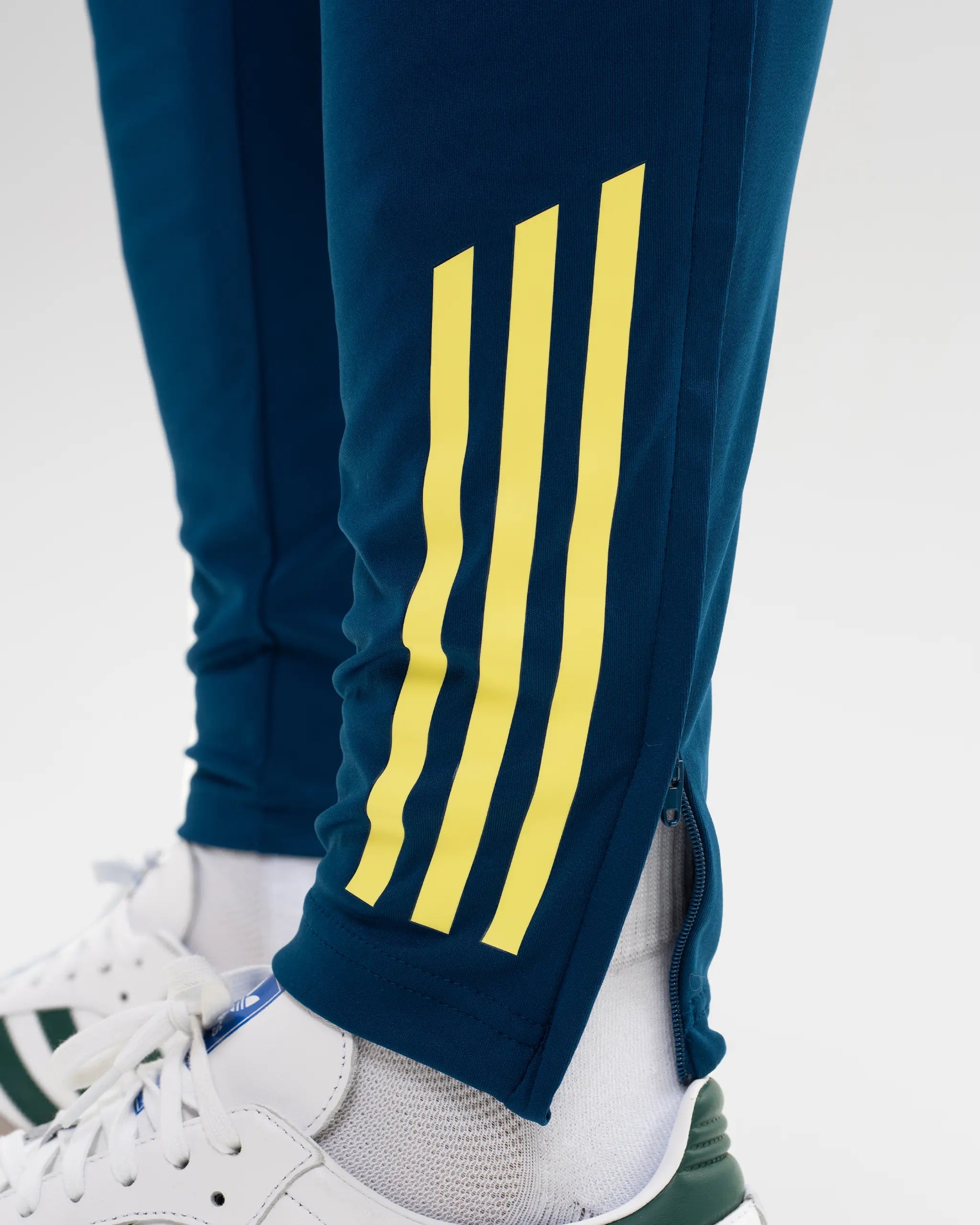 Newcastle United adidas 25/26 Coach's Range Training Bottoms