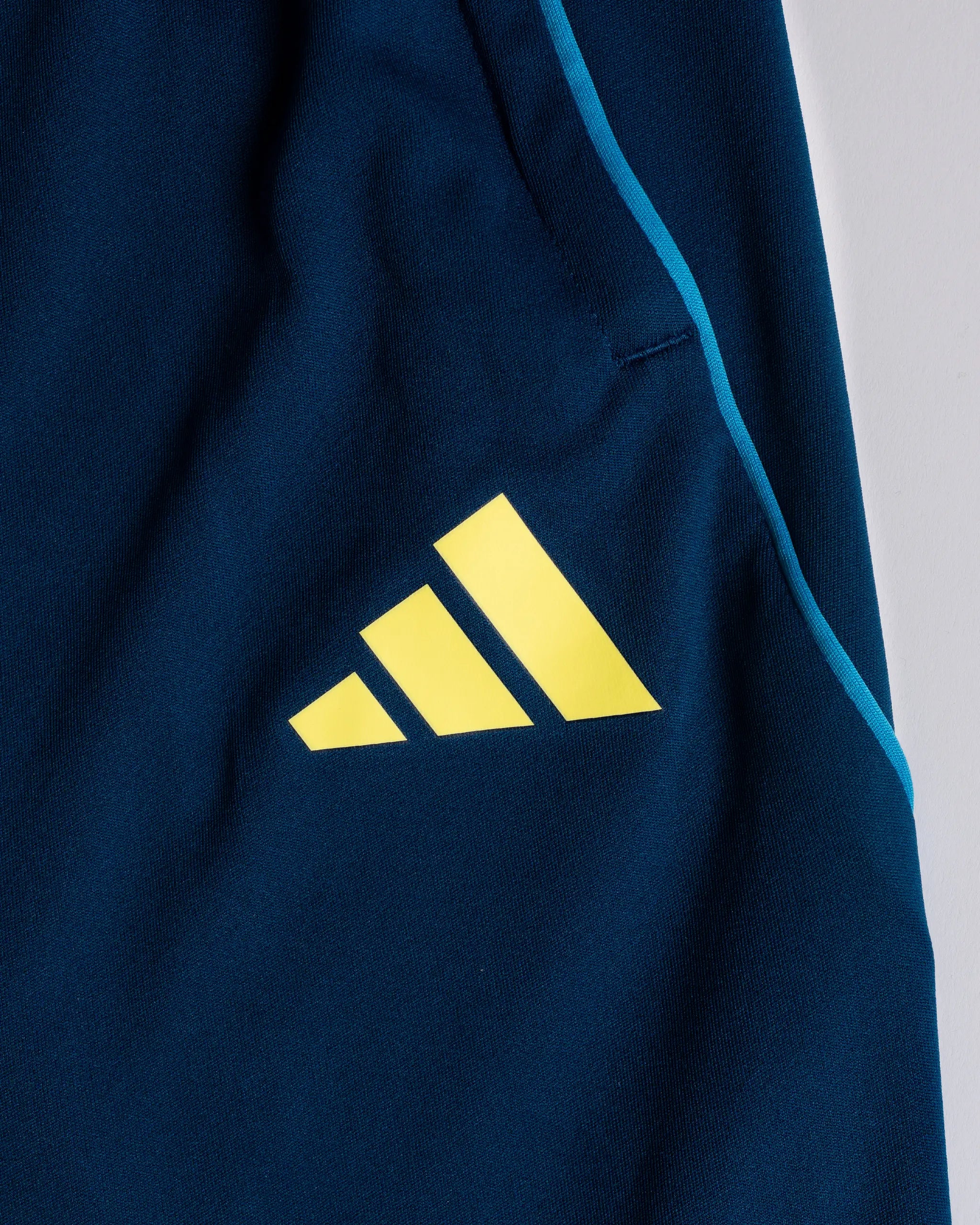 Newcastle United adidas 25/26 Coach's Range Kids' Training Bottoms