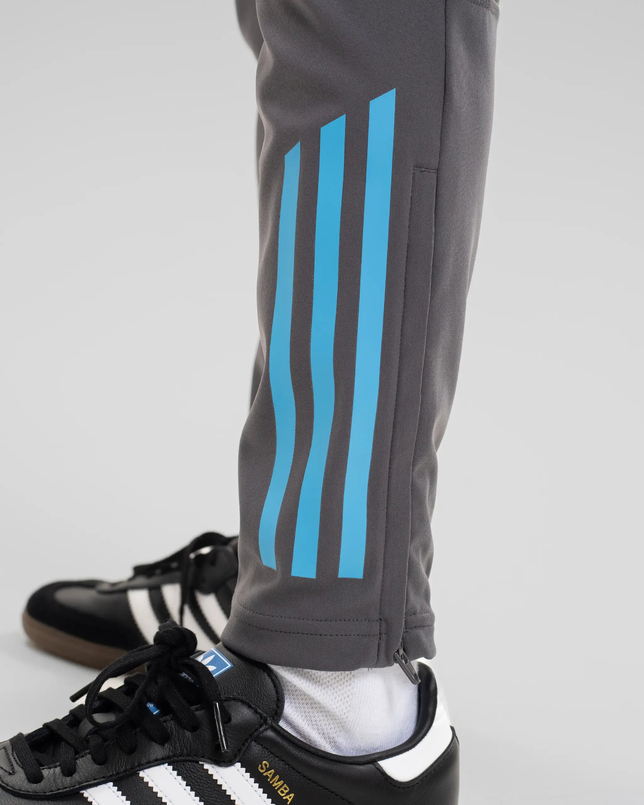 Newcastle United adidas 25/26 Players Range Kids' Grey Training Bottoms