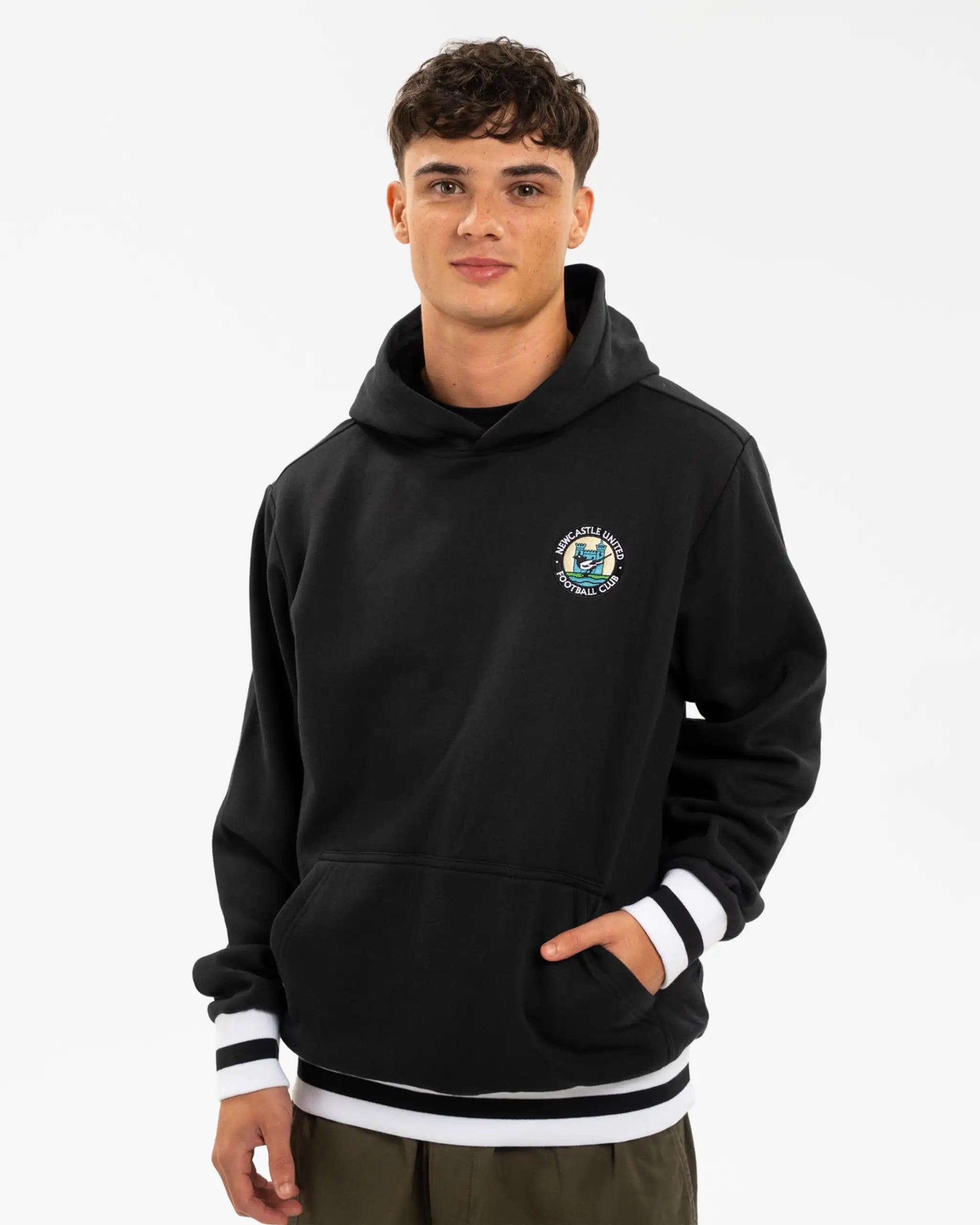 Newcastle United Men's Black 1976 Retro Crest Hoodie