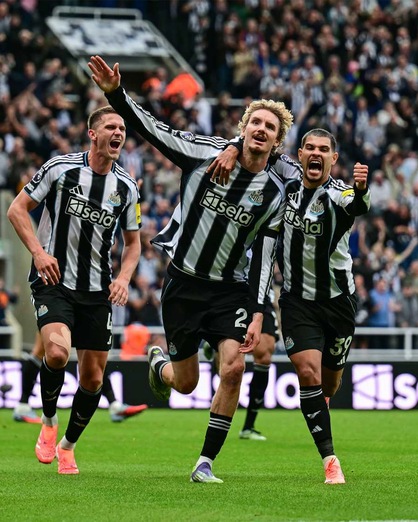 Newcastle United WOLTEMADE 25/26 Match Worn Signed Shirt - Arsenal (H)