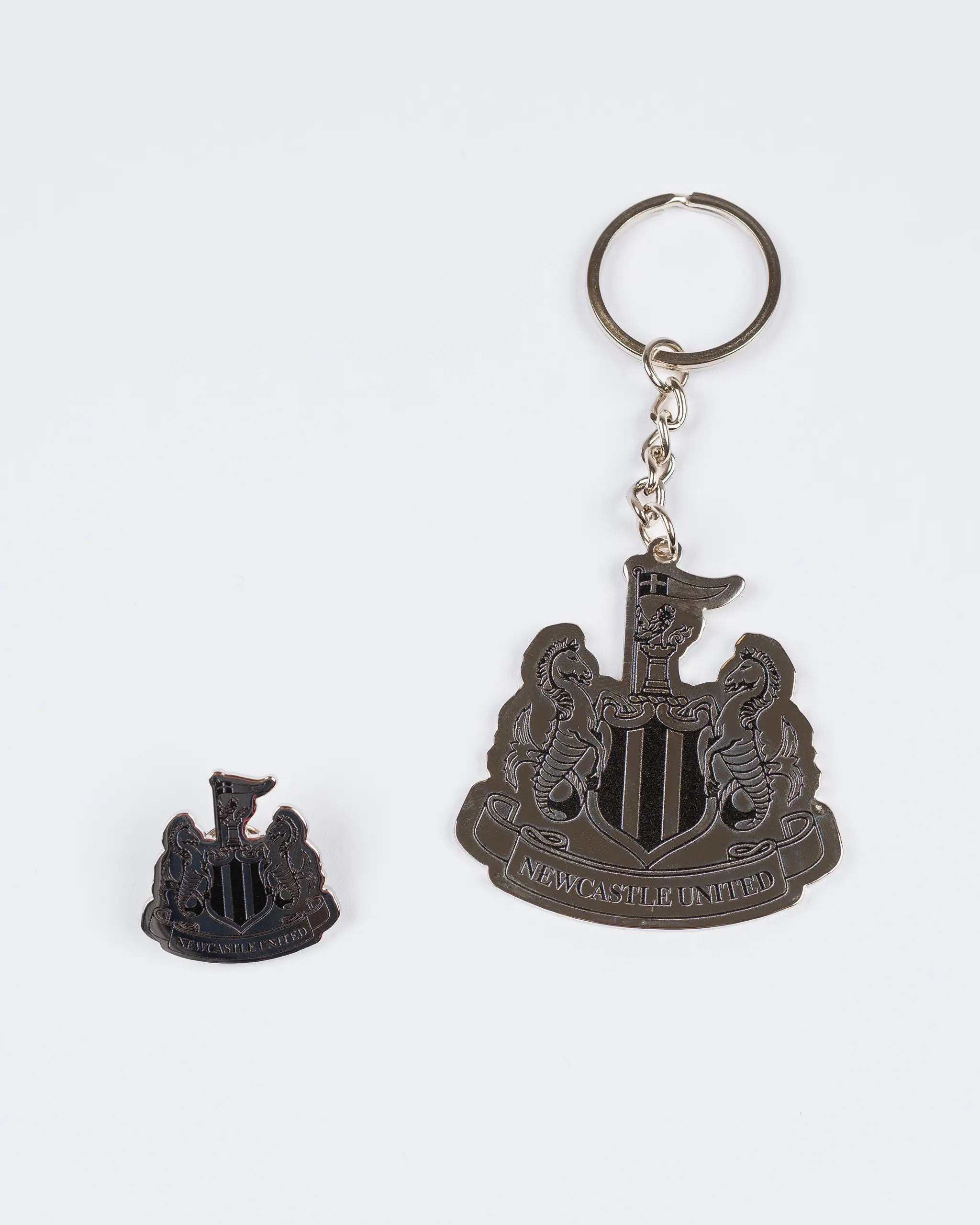 Newcastle United Tonal Keyring and Badge Set