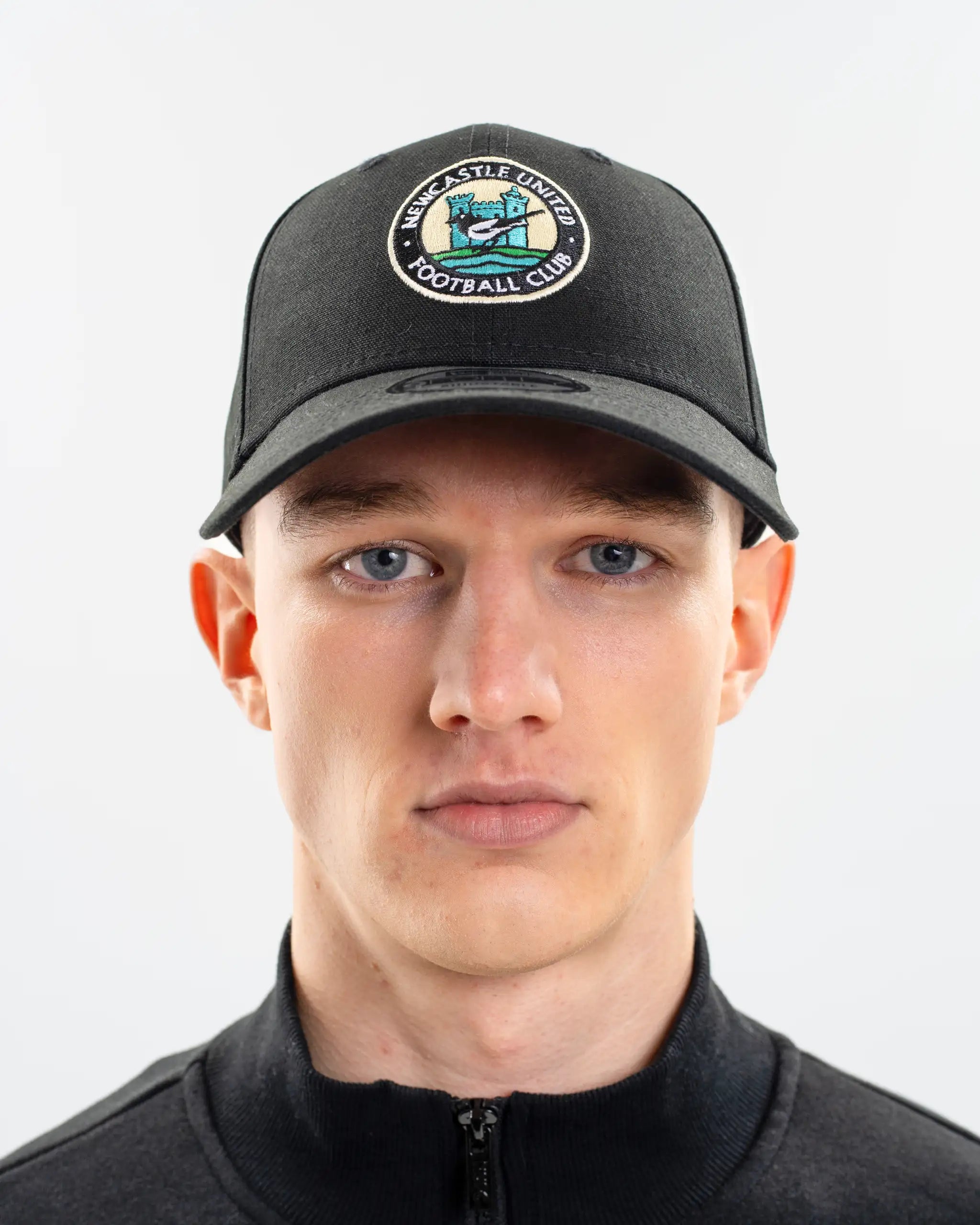 Newcastle United New Era Magpie Retro Crest Black 9FORTY Cap