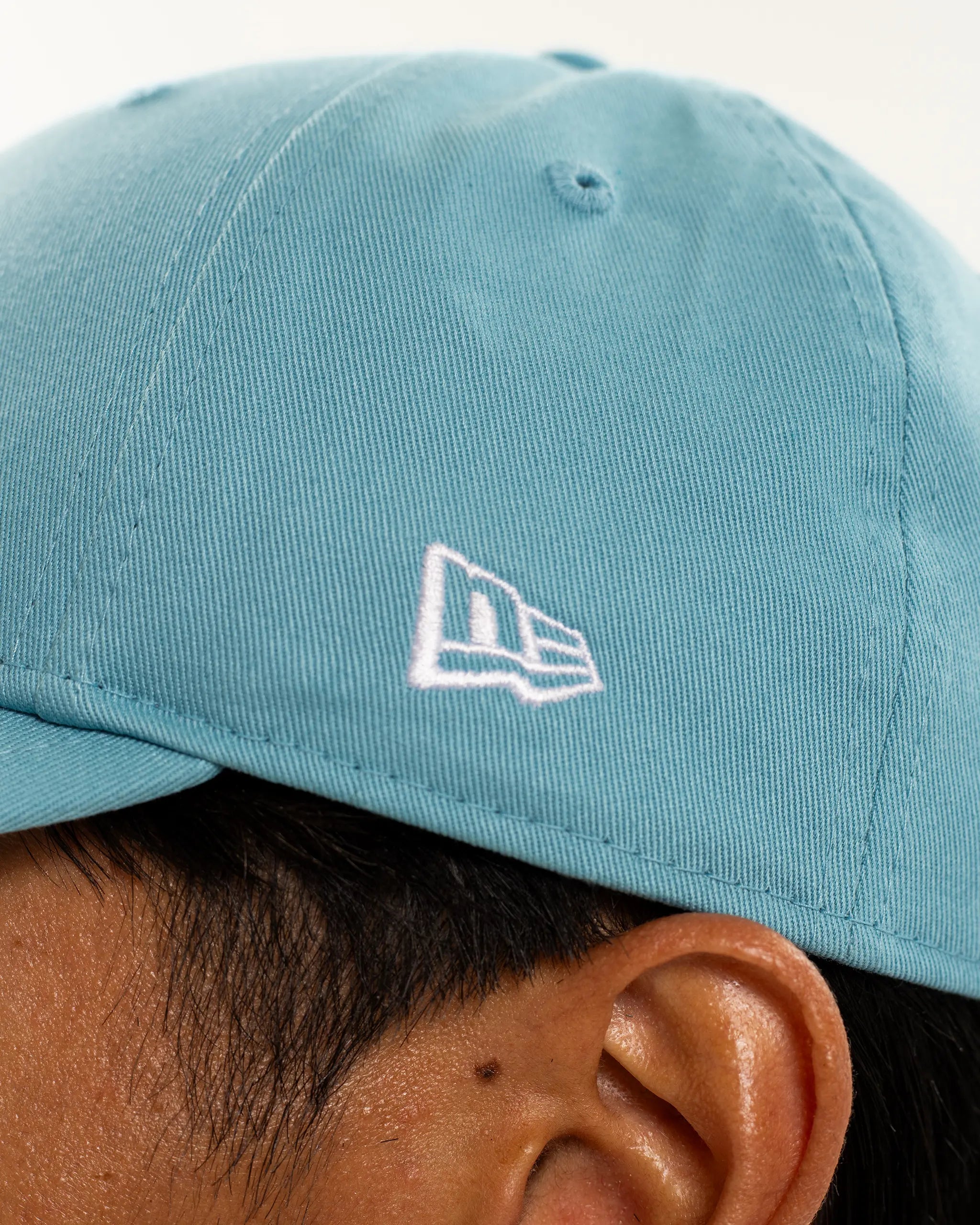 Newcastle United New Era Magpie Retro Crest Blue 9FORTY Cap