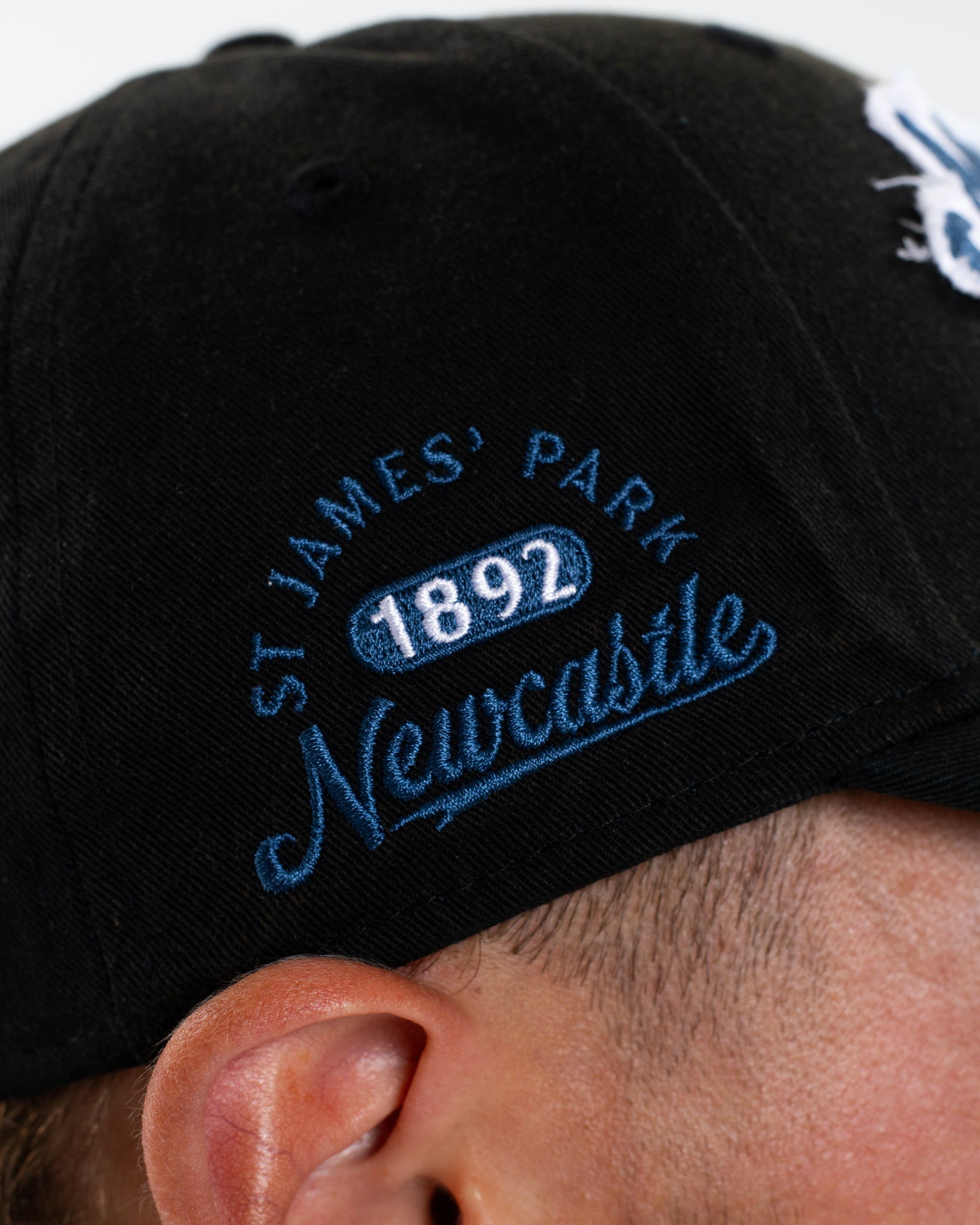 Newcastle United New Era Black Distressed 9FORTY Adjustable Cap
