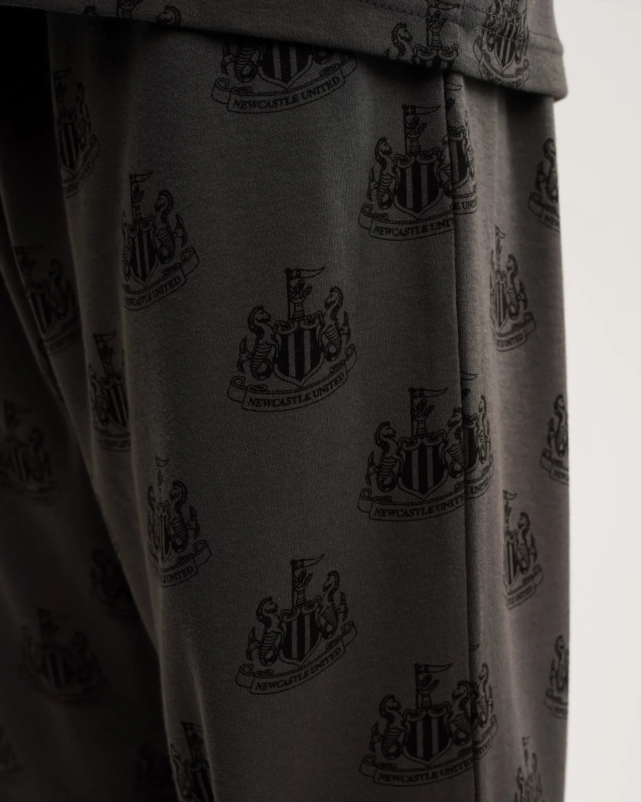 Newcastle United Men's Black Pyjama Set