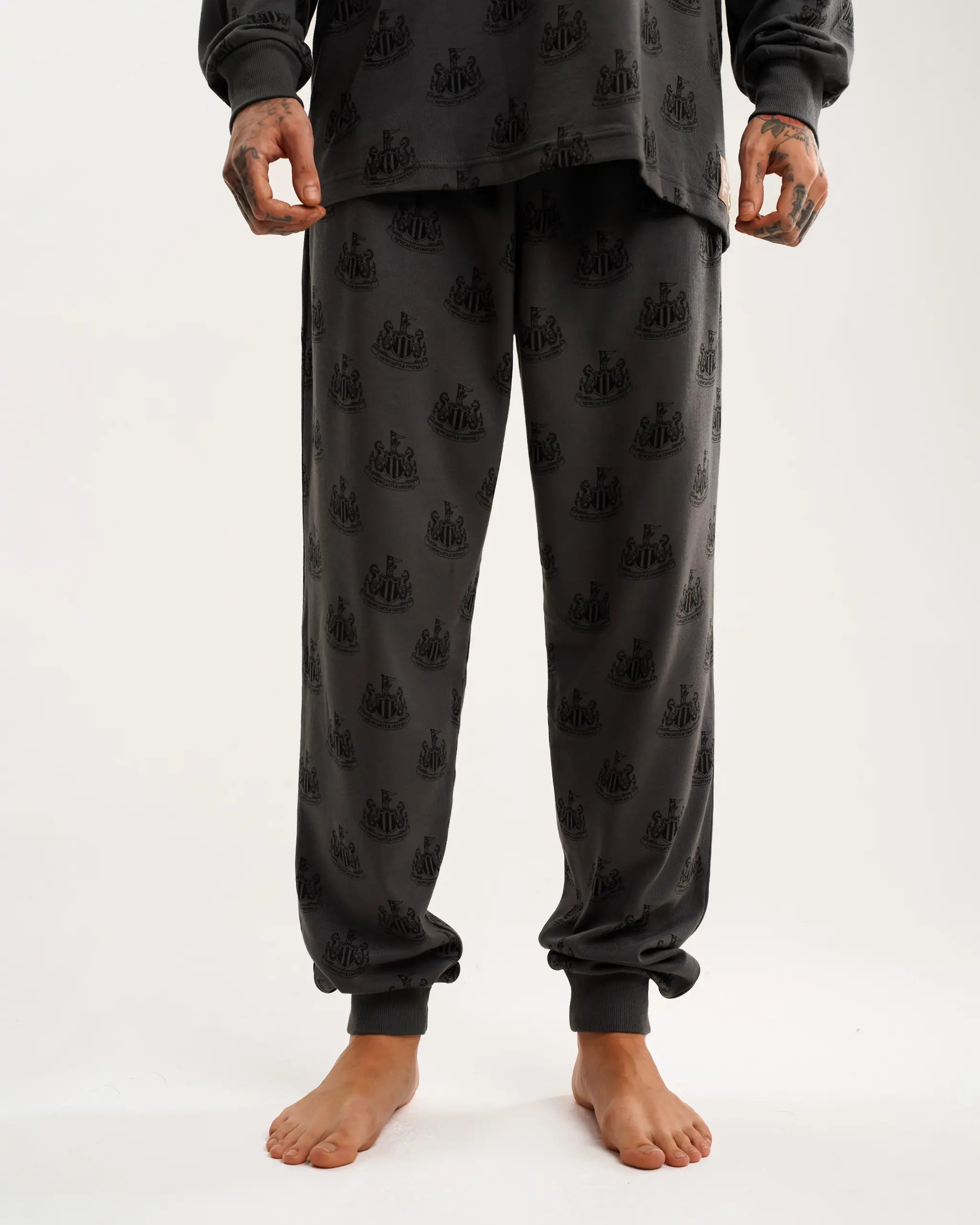 Newcastle United Men s Black Pyjama Set