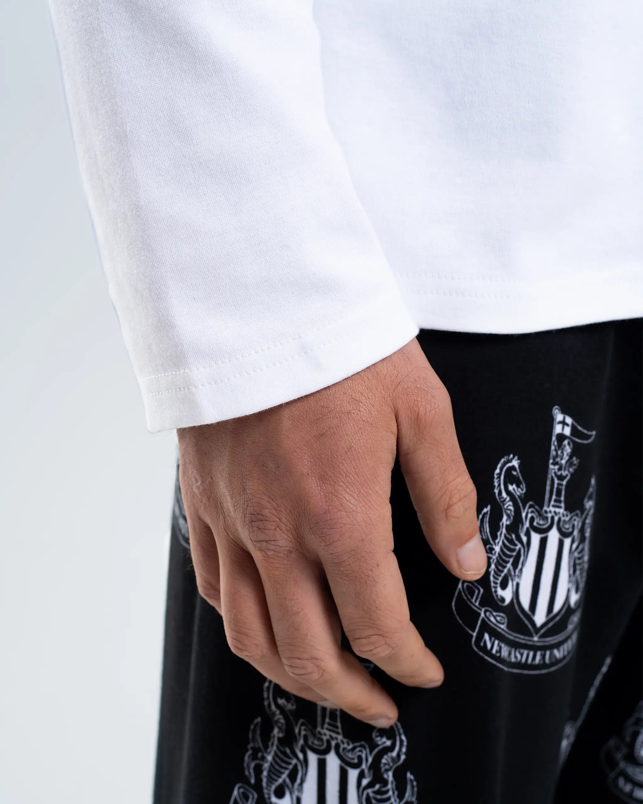 Newcastle United Adults Black and White Crest Pyjama Set