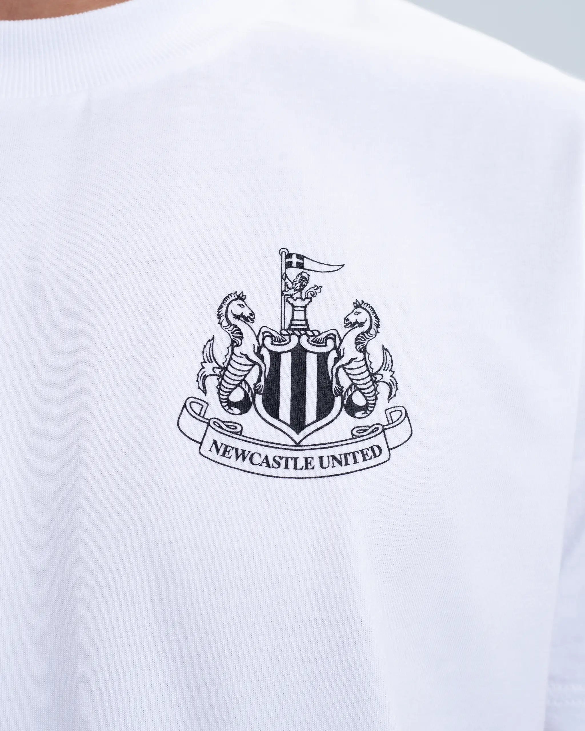 Newcastle United Men's Black and White Cuffed Pyjama Set
