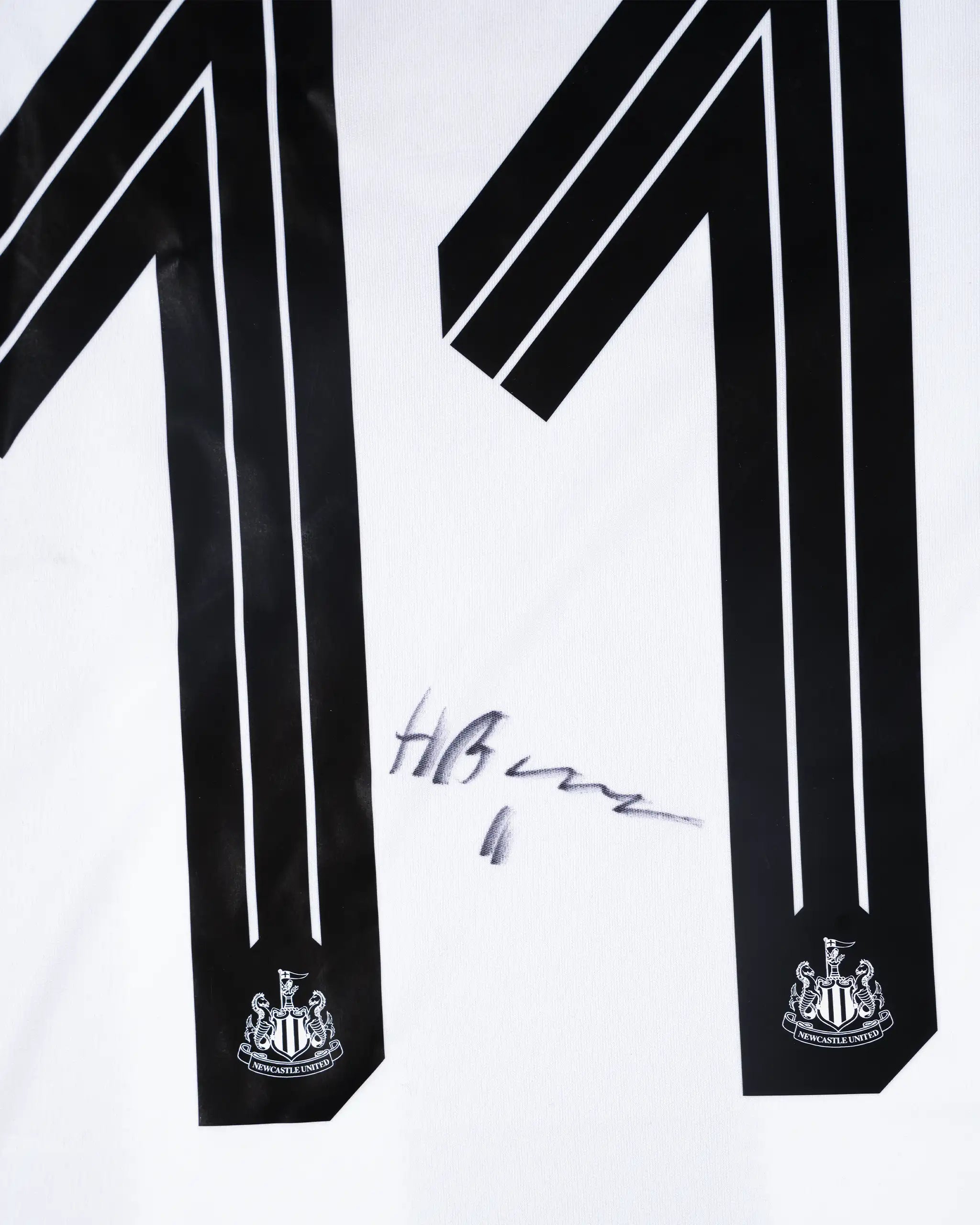 Newcastle United BARNES 25/26 Boxed Home Signed Shirt