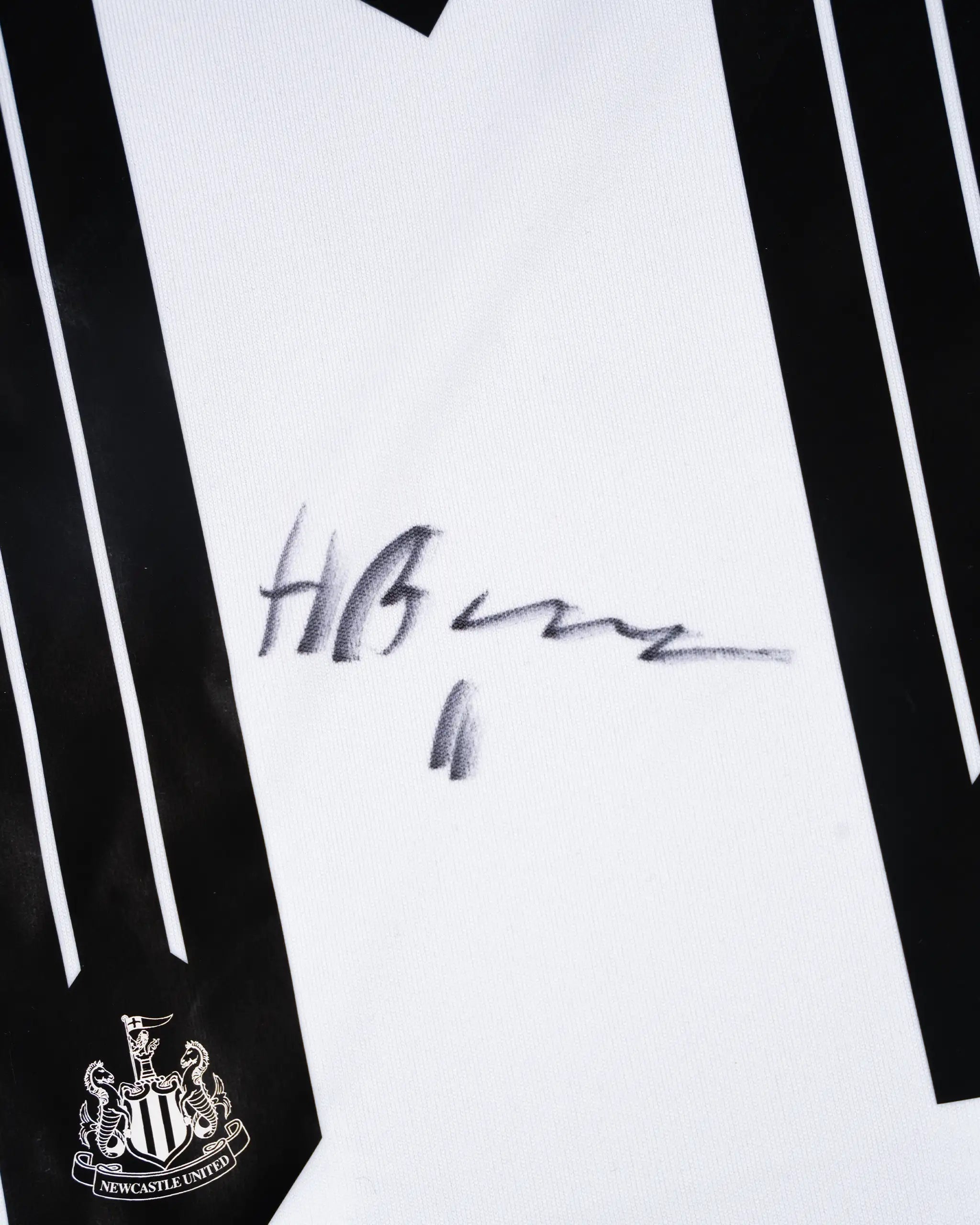Newcastle United BARNES 25/26 Boxed Home Signed Shirt
