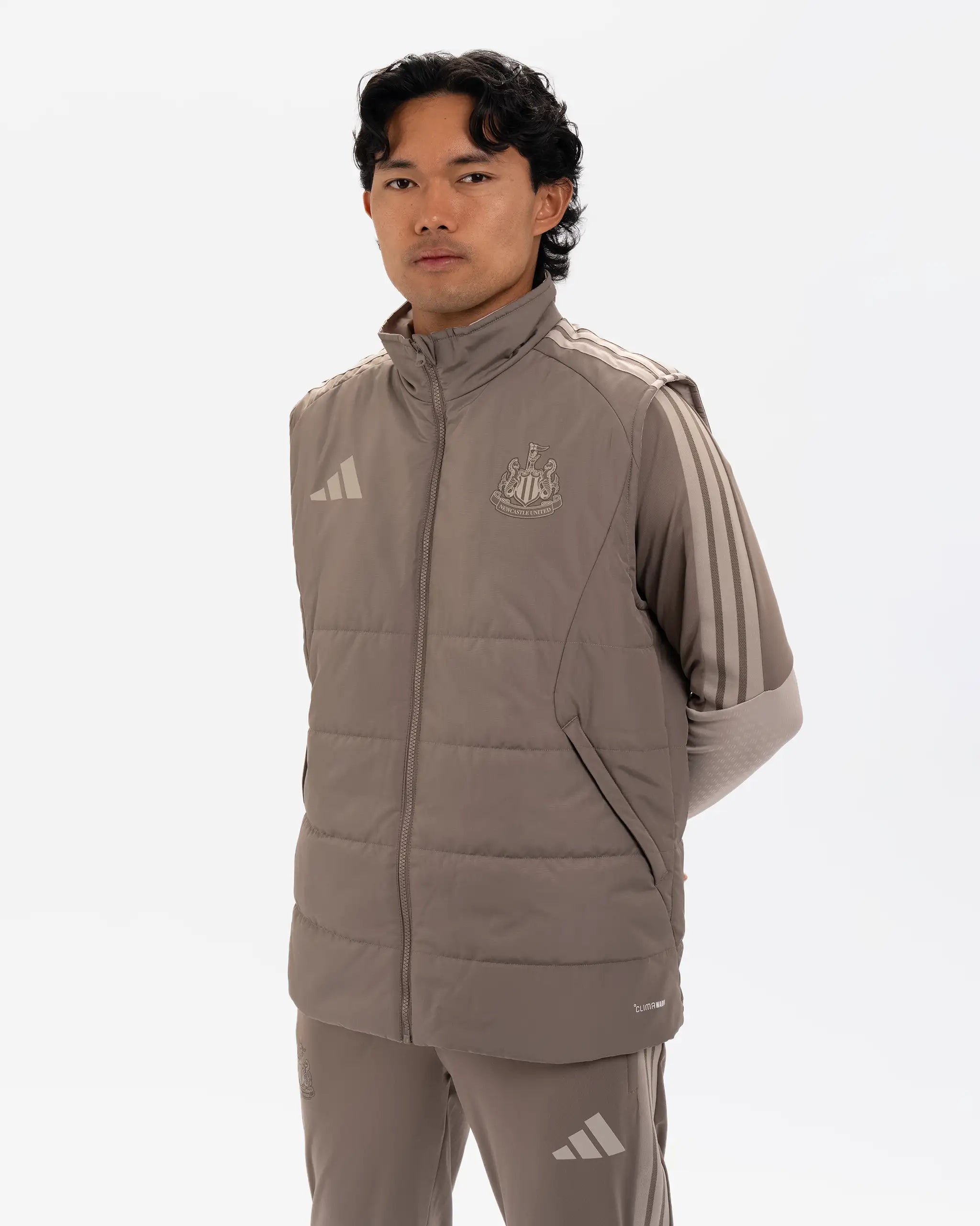 Newcastle United adidas 26/27 Coach's Range Reversible Beige Gilet