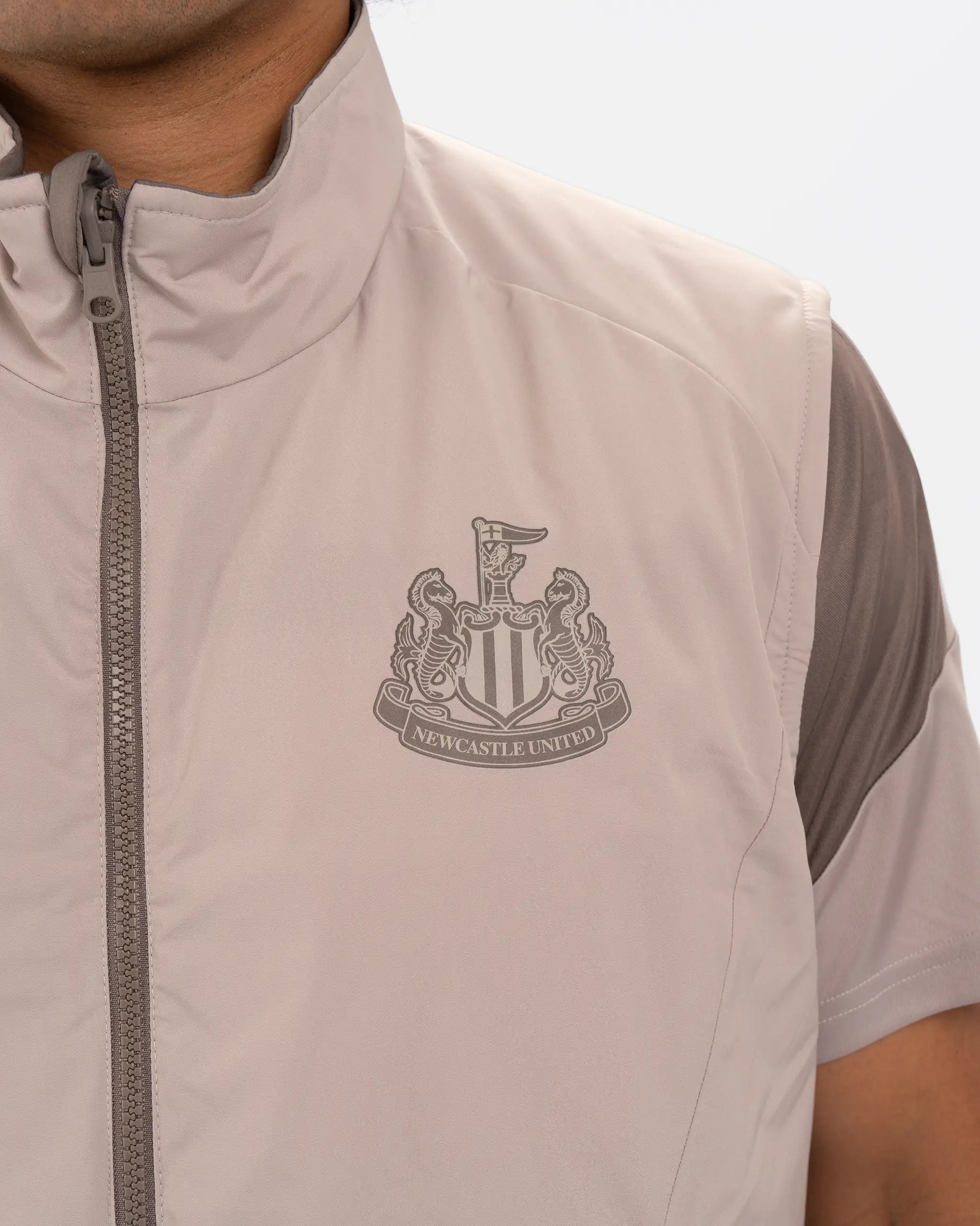 Newcastle United adidas 26/27 Coach's Range Reversible Beige Gilet