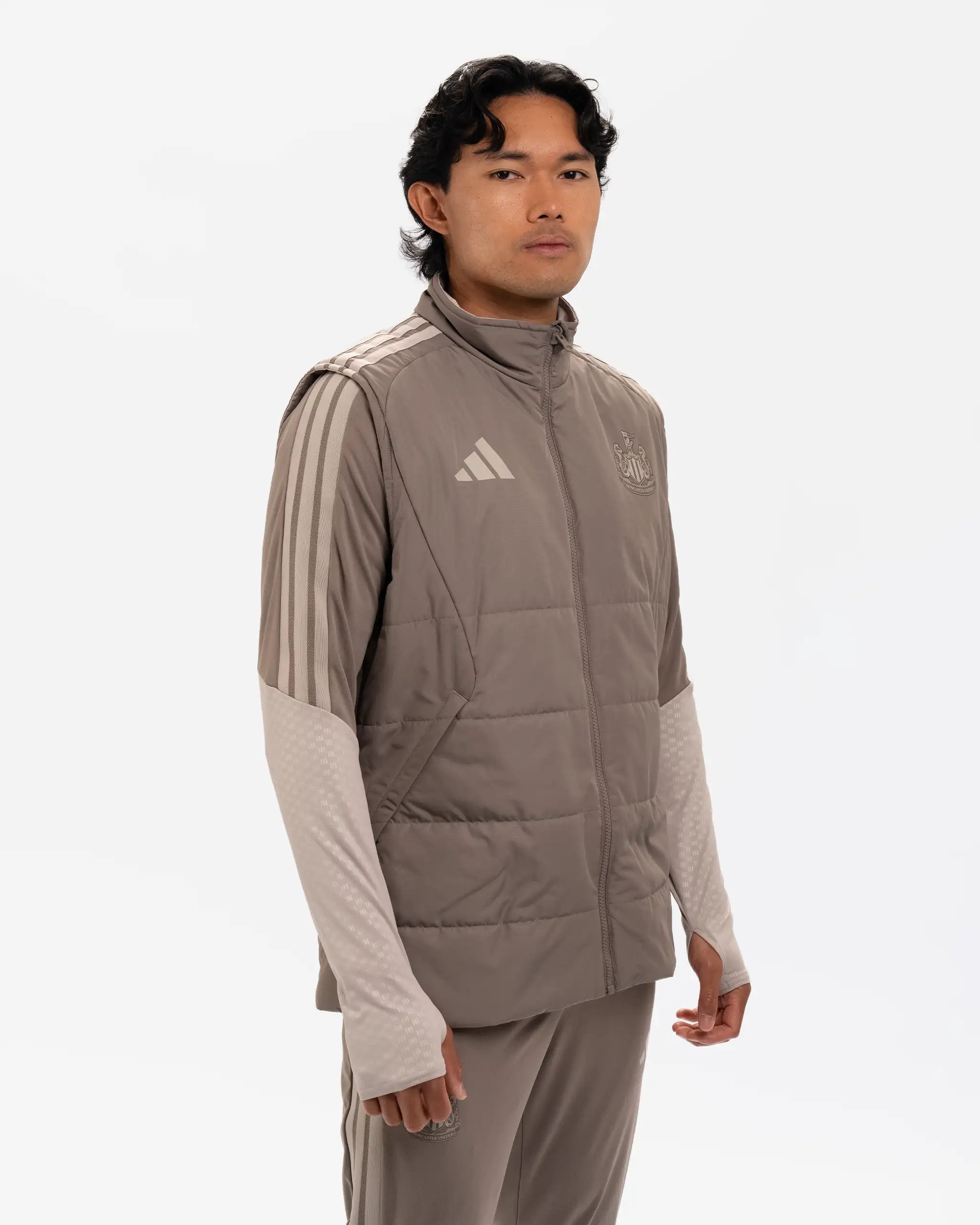 Newcastle United adidas 26/27 Coach's Range Reversible Beige Gilet