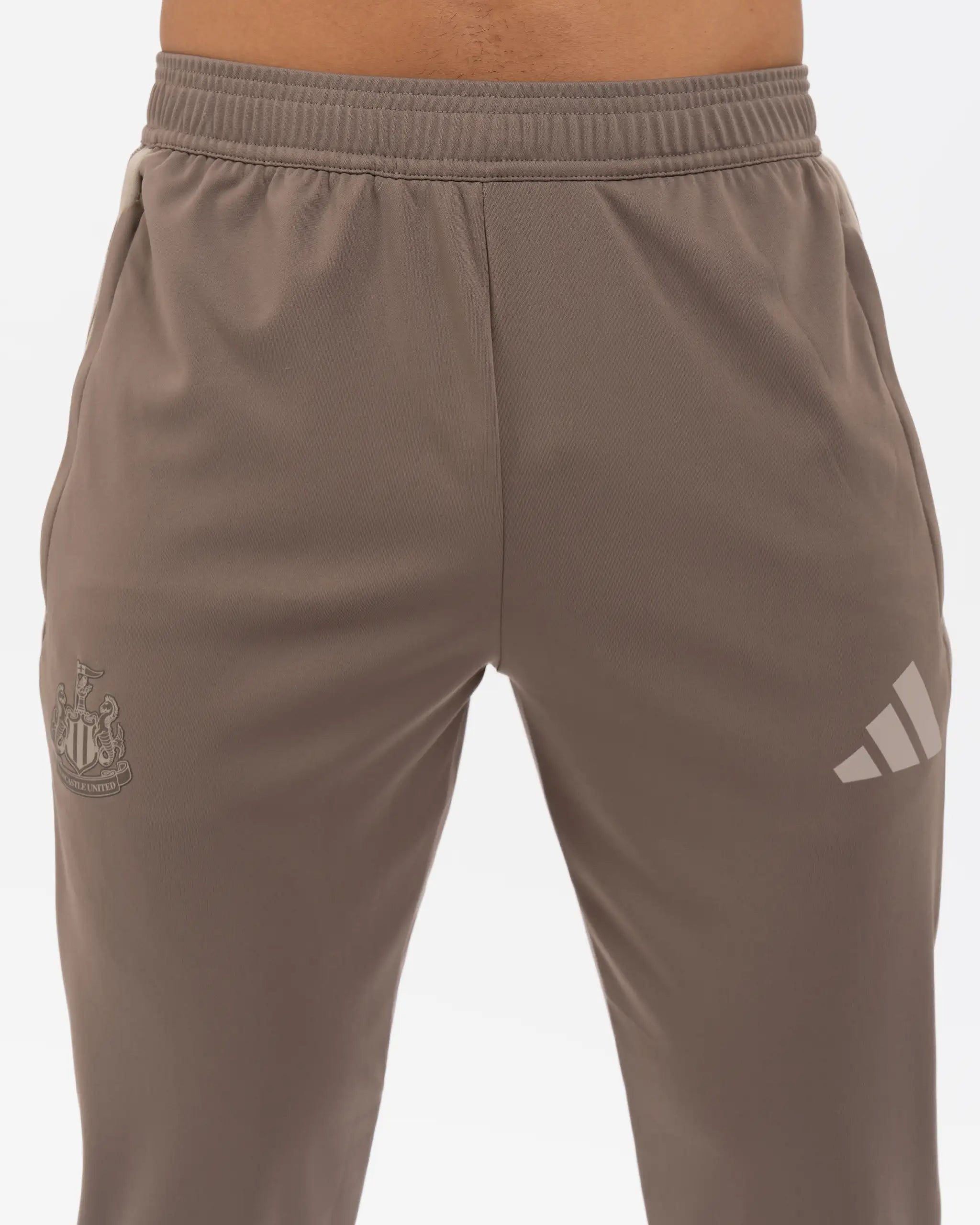 Newcastle United adidas 26/27 Coach's Range Beige Trackpants