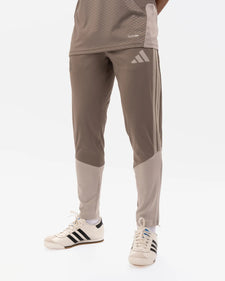 Newcastle United adidas 26/27 Coach's Range Beige Trackpants