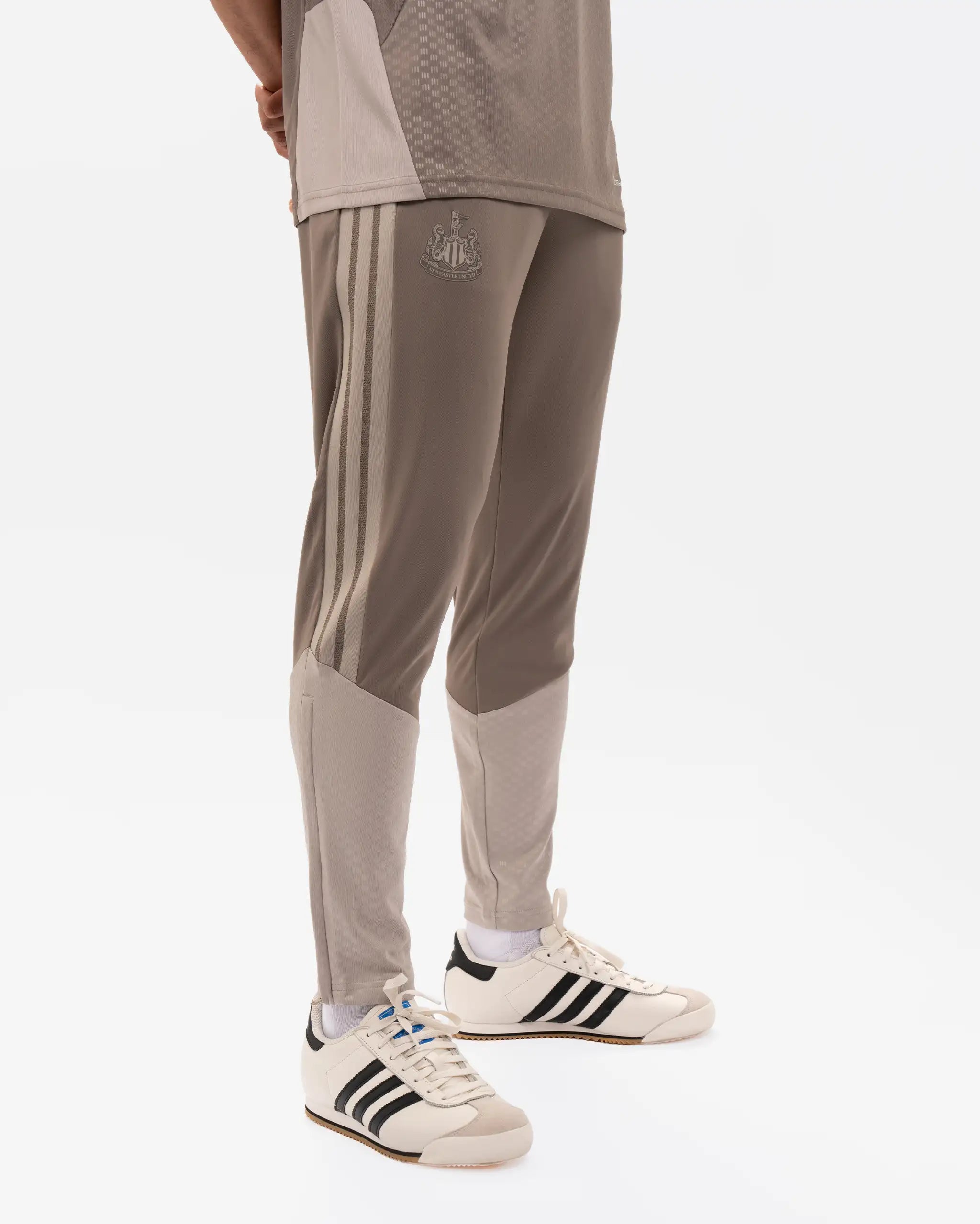 Newcastle United adidas 26/27 Coach's Range Beige Trackpants
