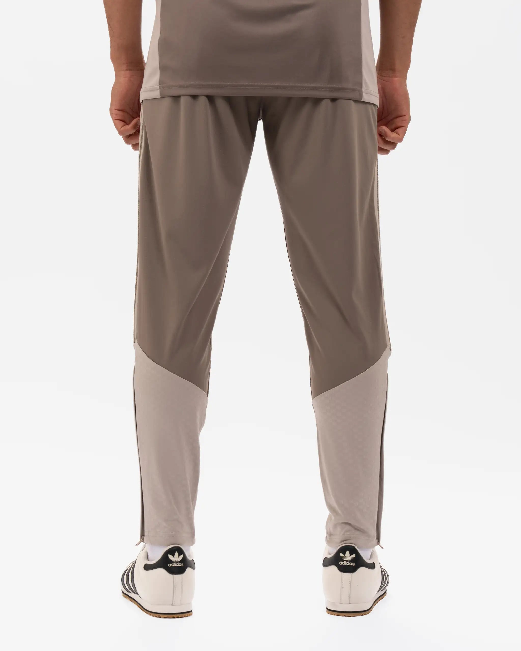 Newcastle United adidas 26/27 Coach's Range Beige Trackpants