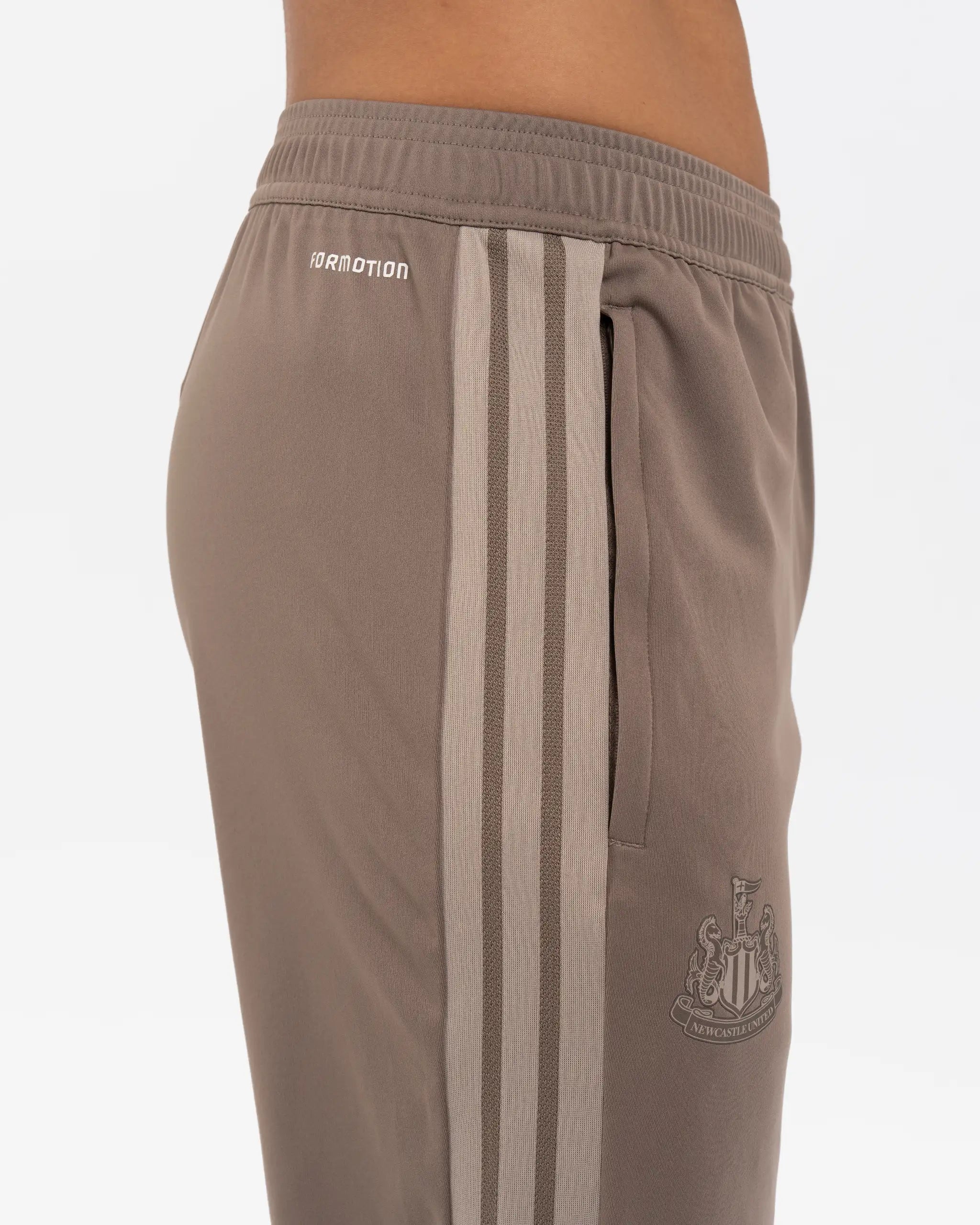Newcastle United adidas 26/27 Coach's Range Beige Trackpants