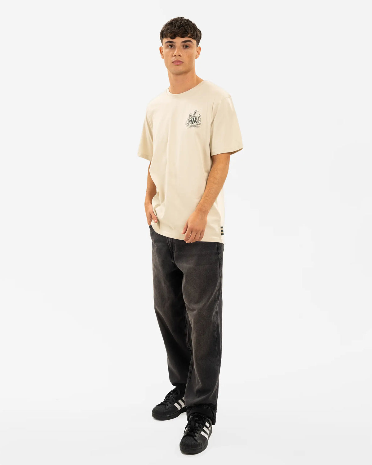 Newcastle United Men's Sand Graphic Crest T-Shirt
