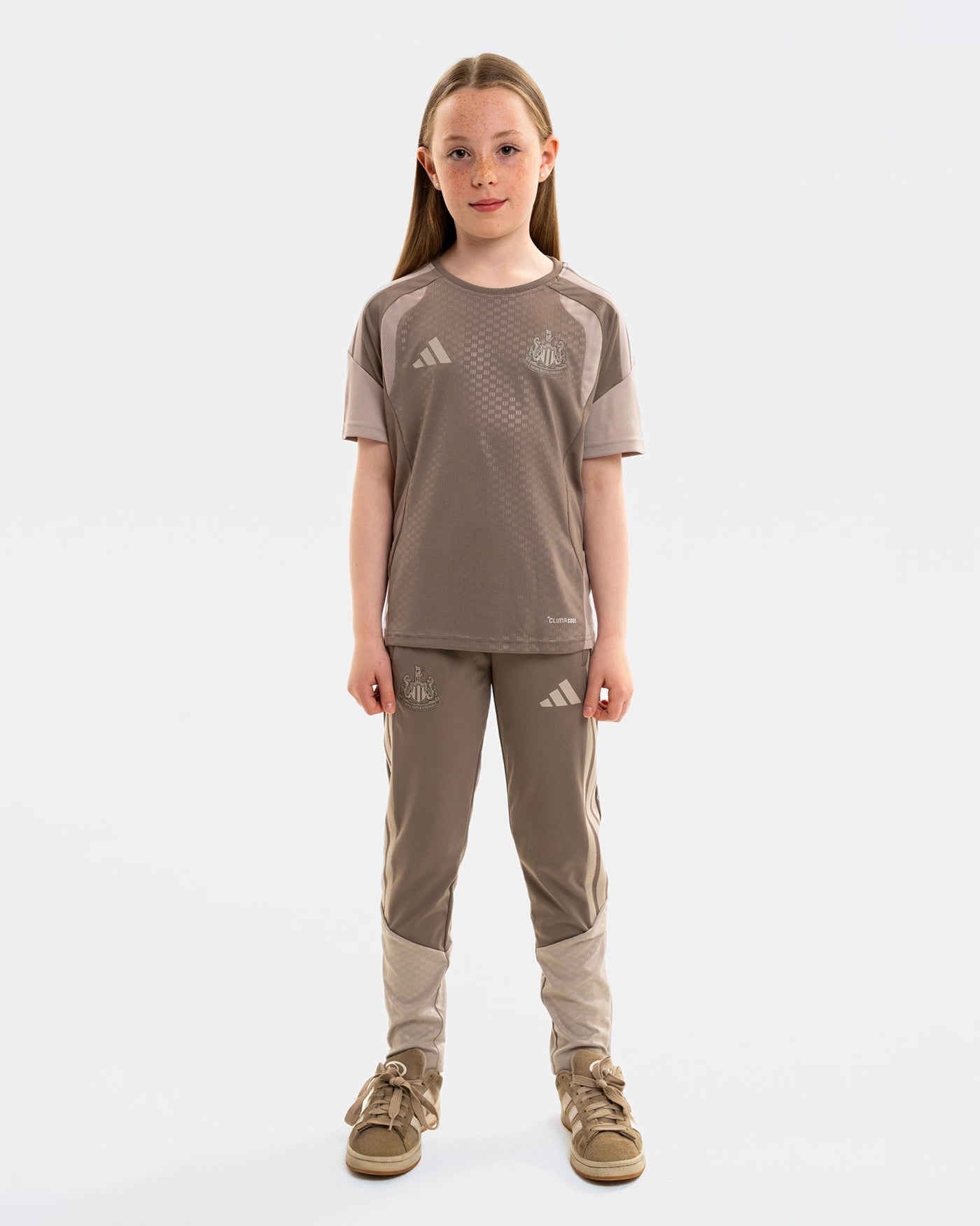 Newcastle United adidas Kids' 26/27 Coach's Range Beige Trackpants