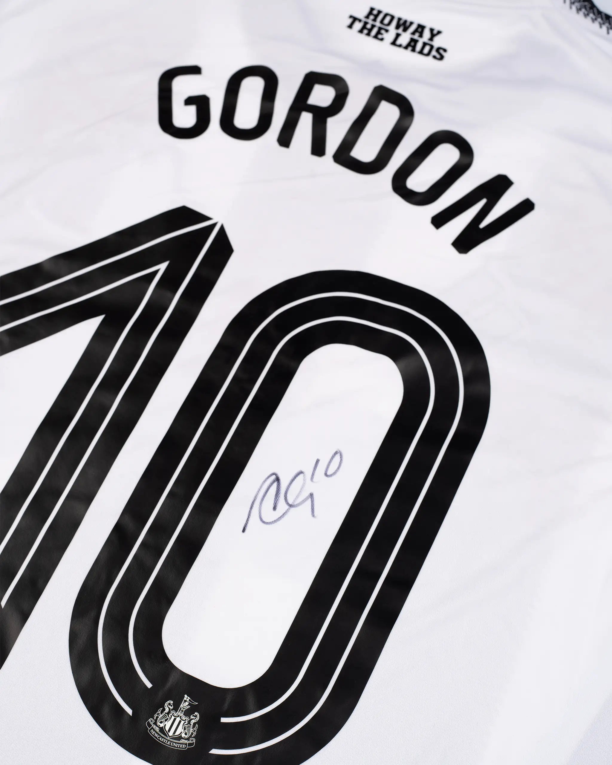 Newcastle United GORDON 25/26 Boxed Signed Home Shirt