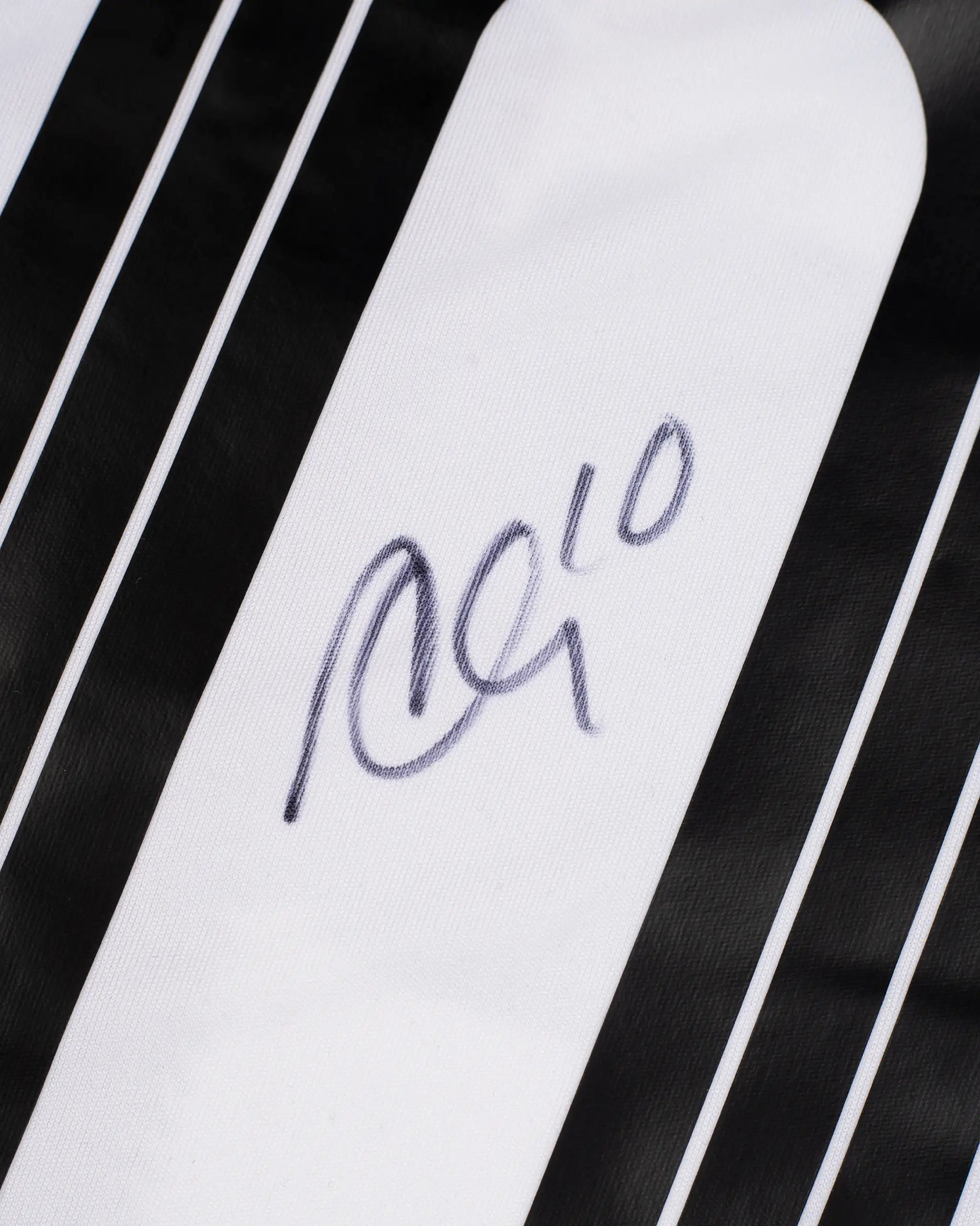 Newcastle United GORDON 25/26 Boxed Signed Home Shirt
