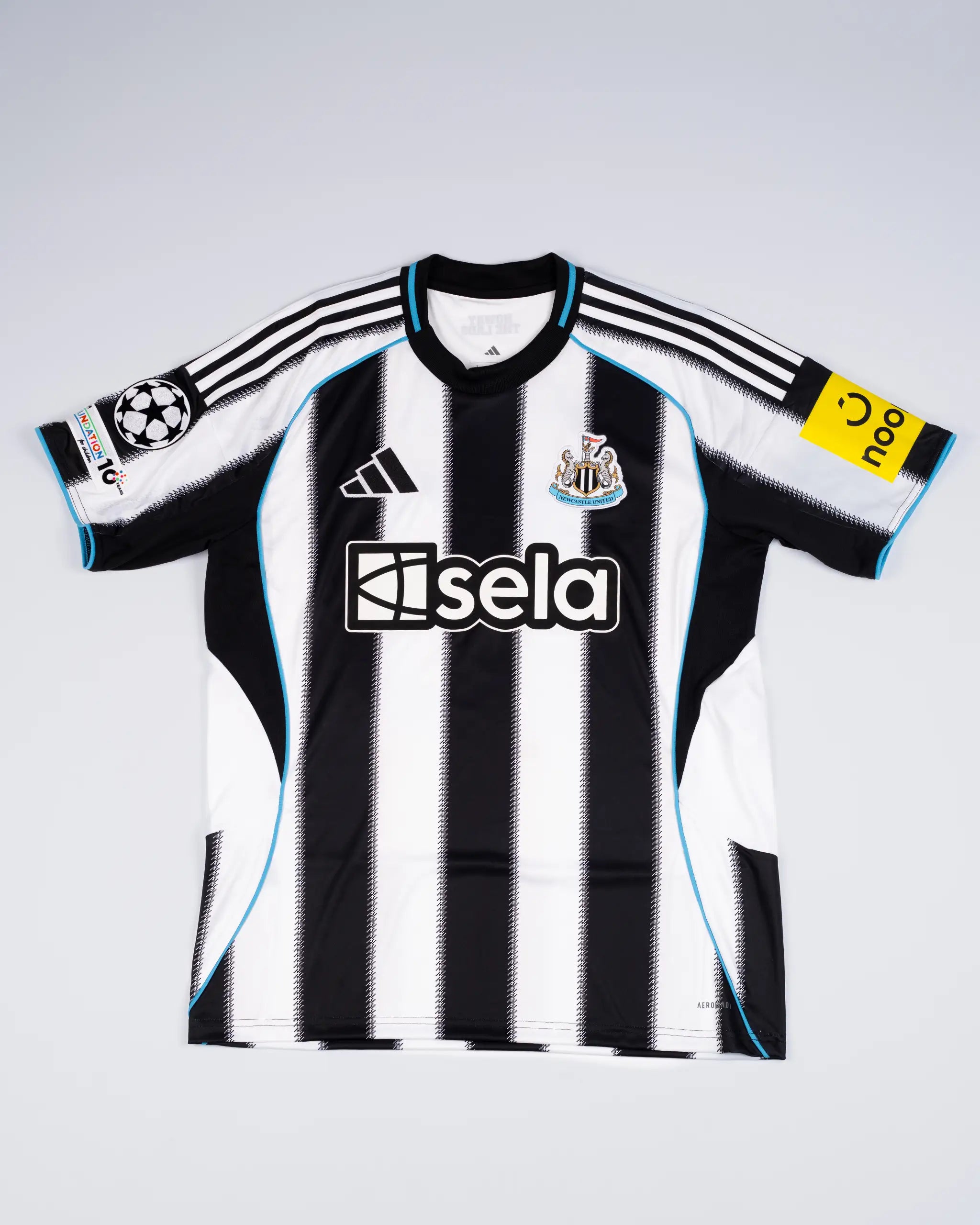 Newcastle United GORDON 25/26 Boxed Signed Home Shirt