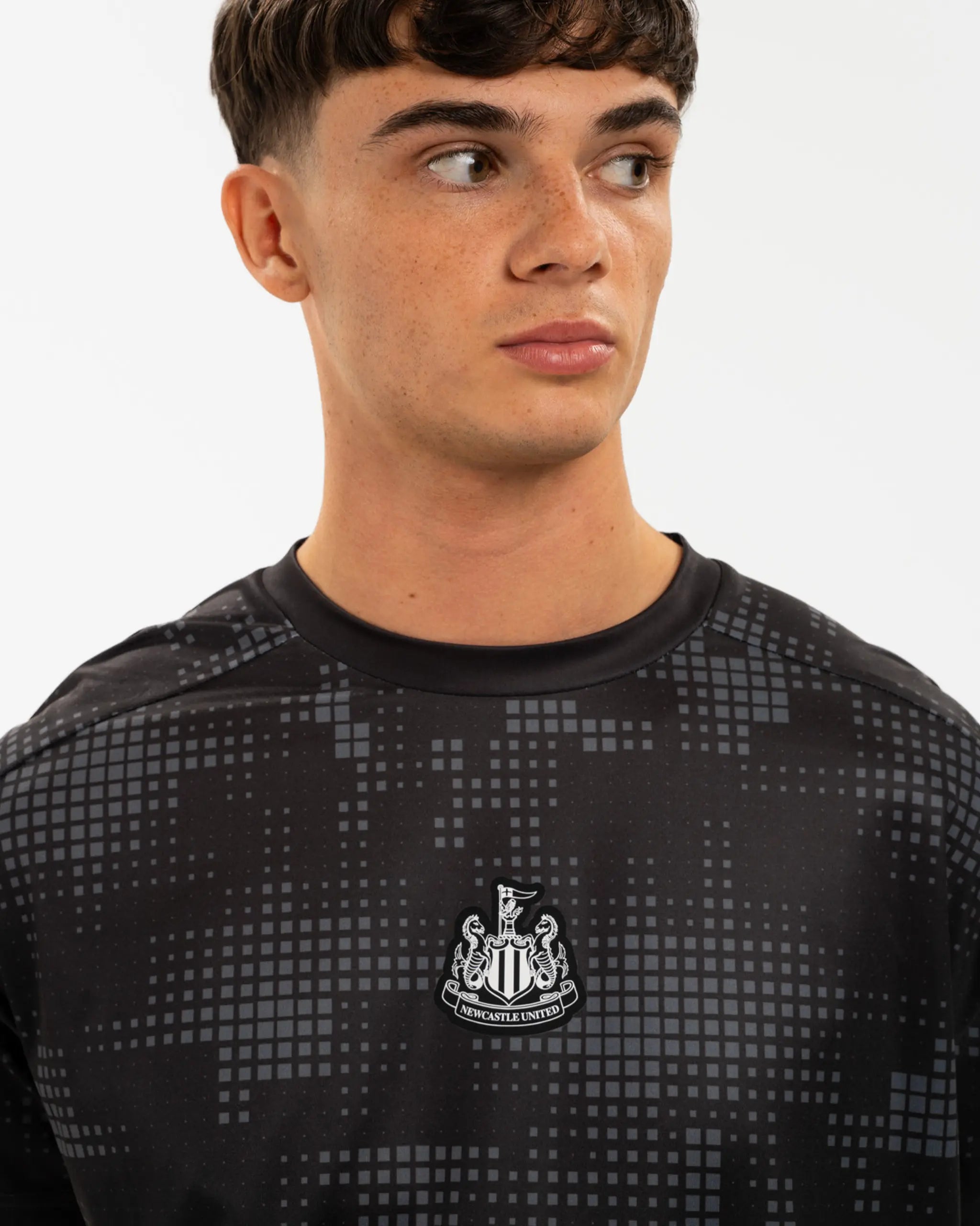 Newcastle United Men's Black & White Ombre Crest T-Shirt