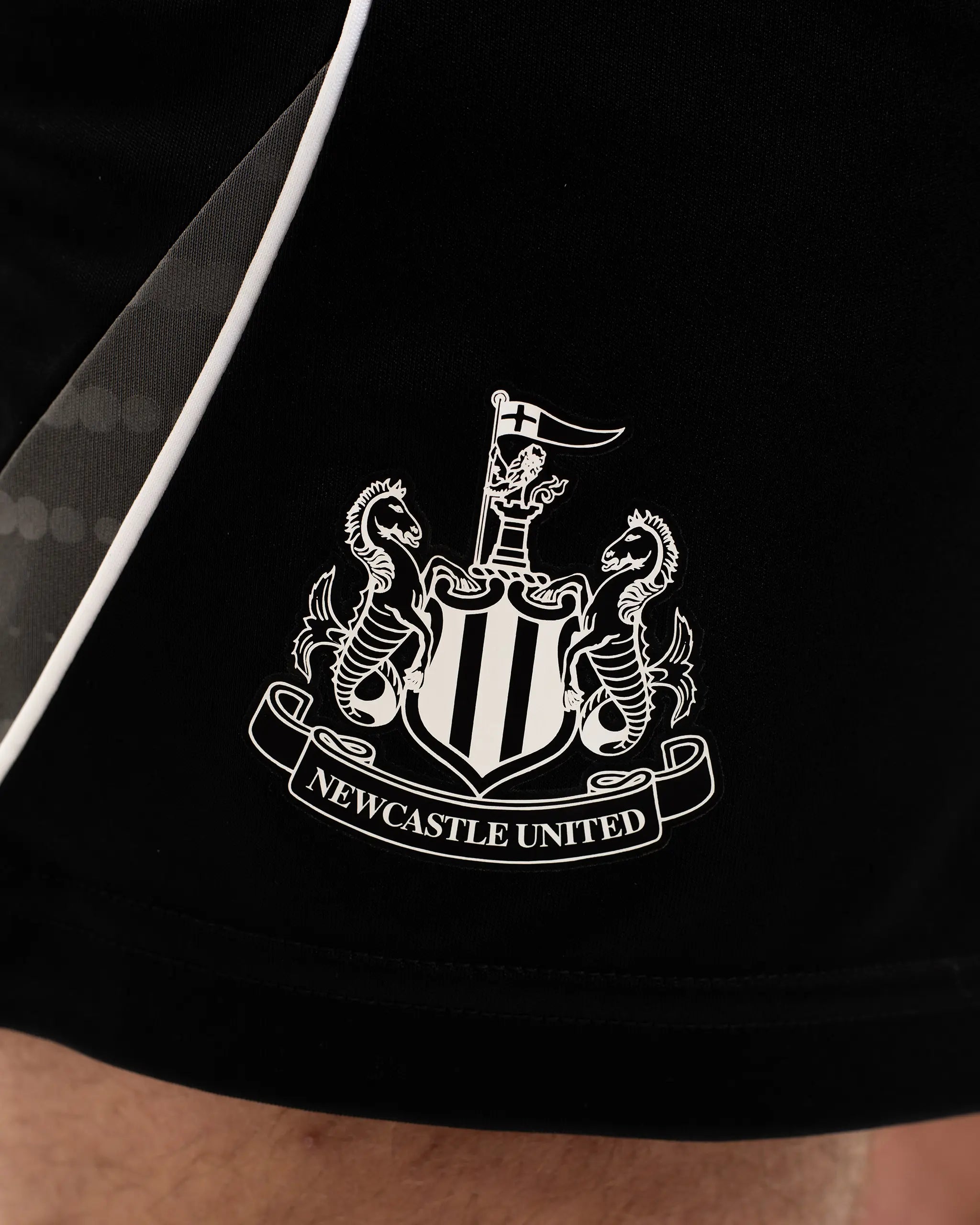 Newcastle United adidas 25/26 Coach's Black Edition Training Shorts