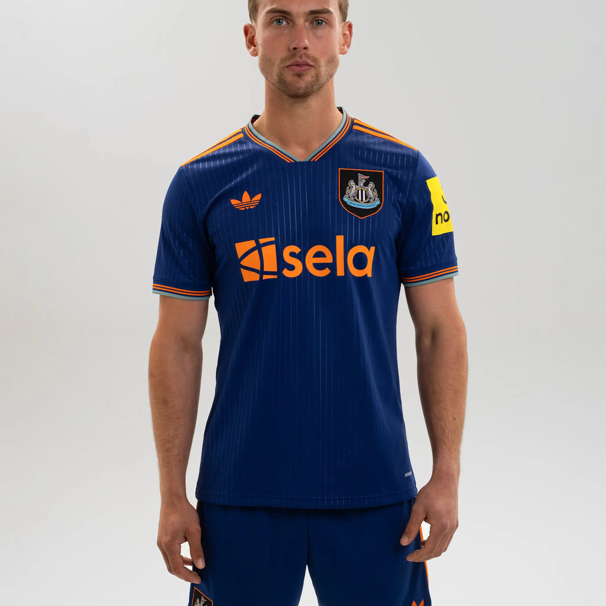 ririadidas Newcastle United ウィンドブレーカー JJ2243_MOD_A_7.webp?crop=