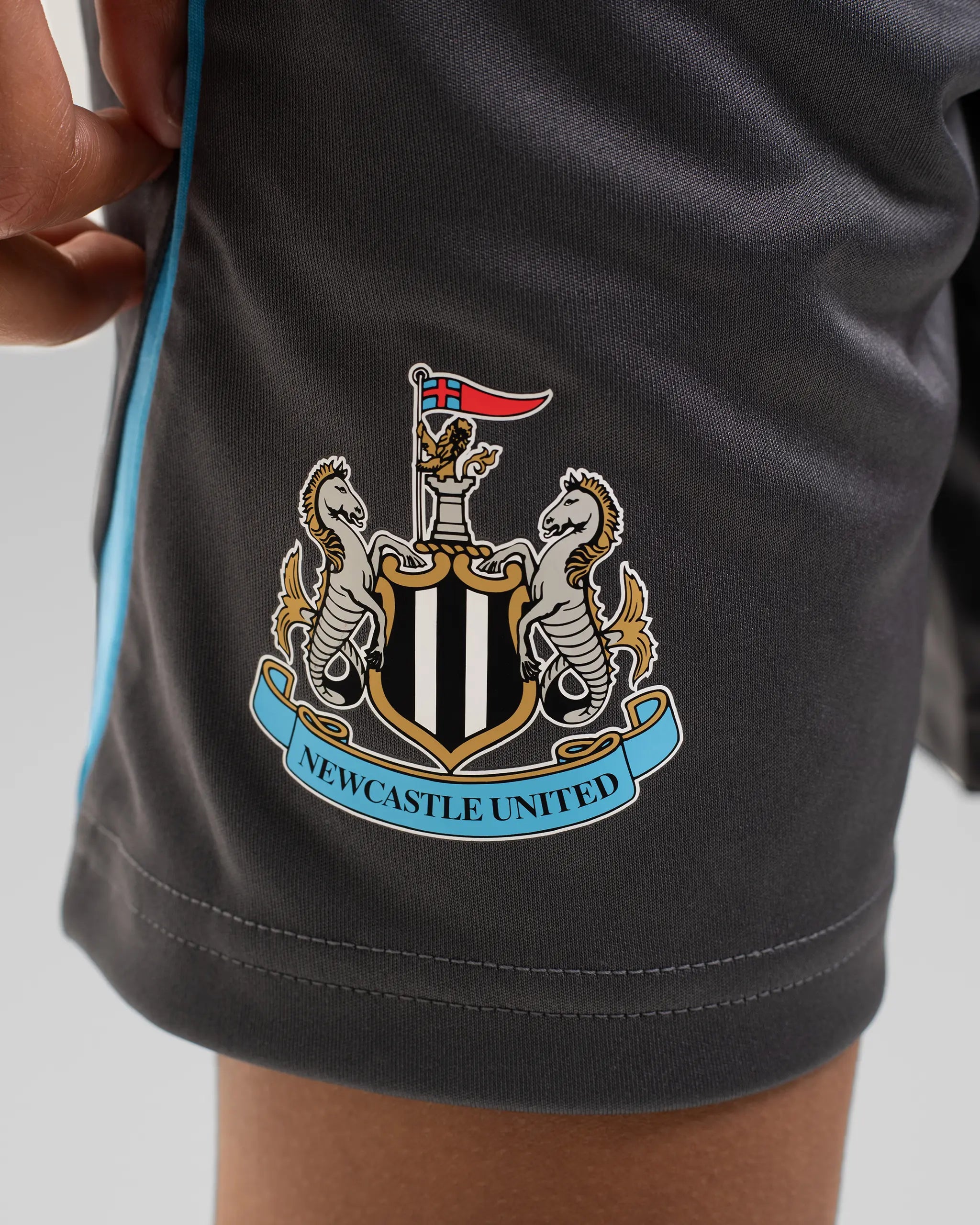 Newcastle United adidas 25/26 Players Range Kids' Grey Training Shorts