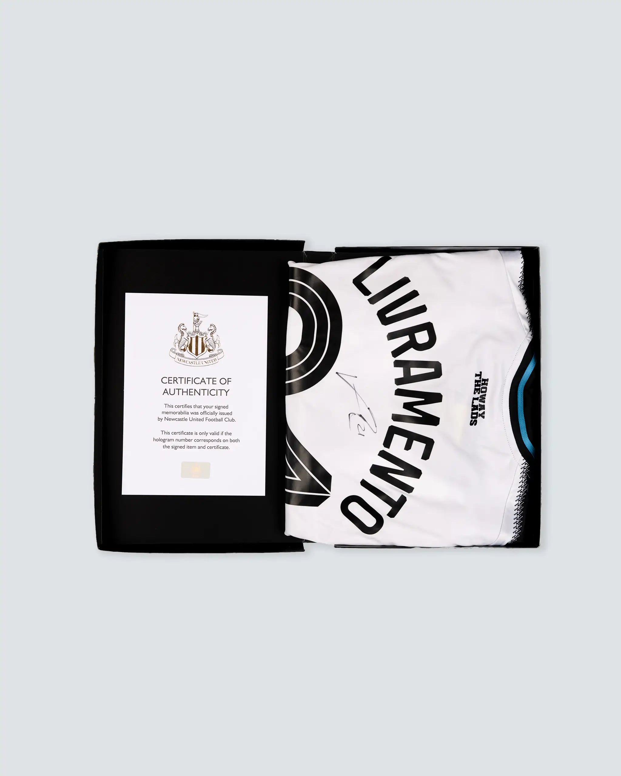 Newcastle United LIVRAMENTO 25/26 Boxed Home Signed Shirt
