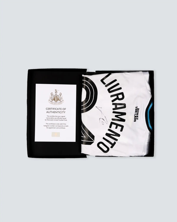 Newcastle United LIVRAMENTO 25/26 Boxed Home Signed Shirt