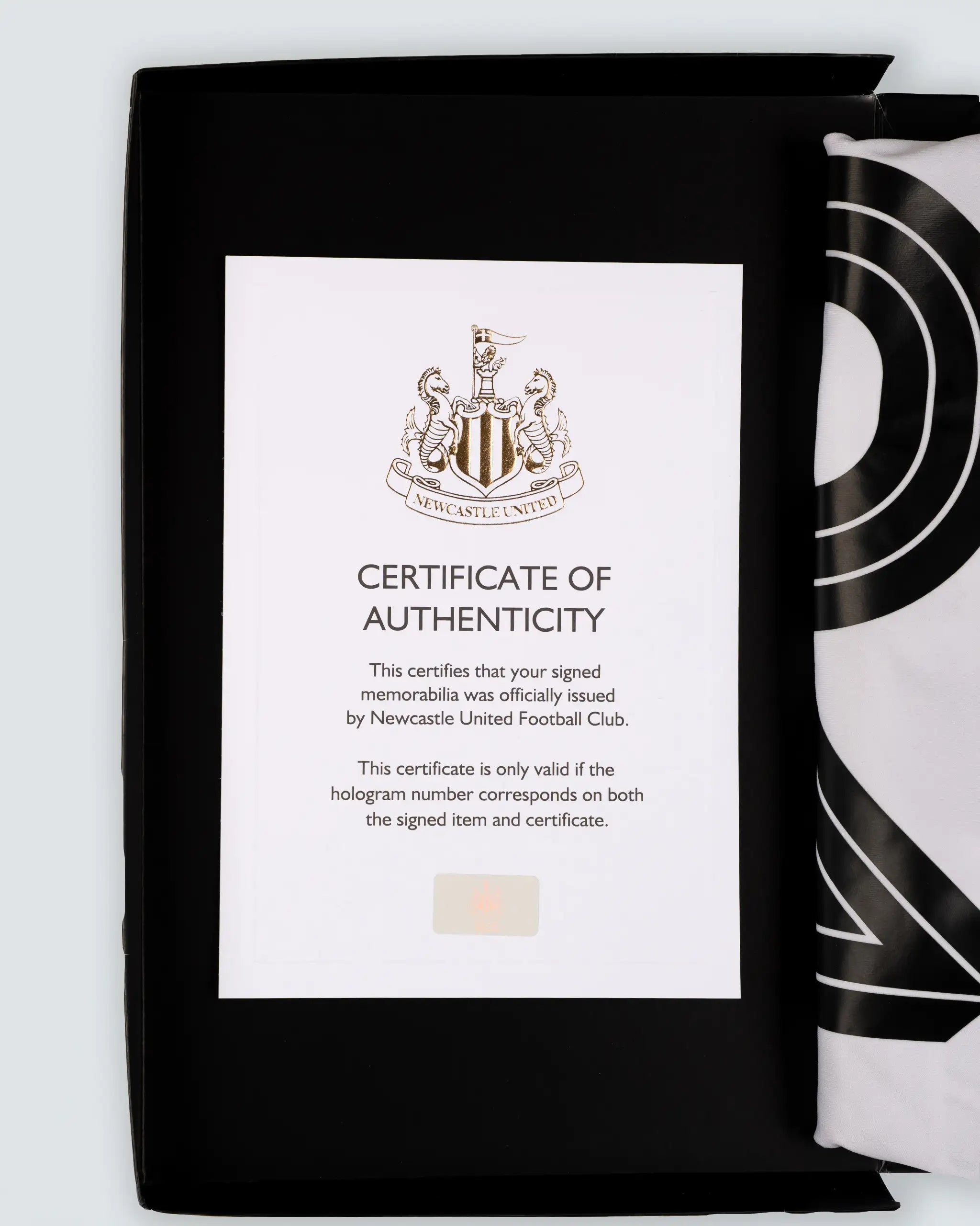 Newcastle United LIVRAMENTO 25/26 Boxed Home Signed Shirt