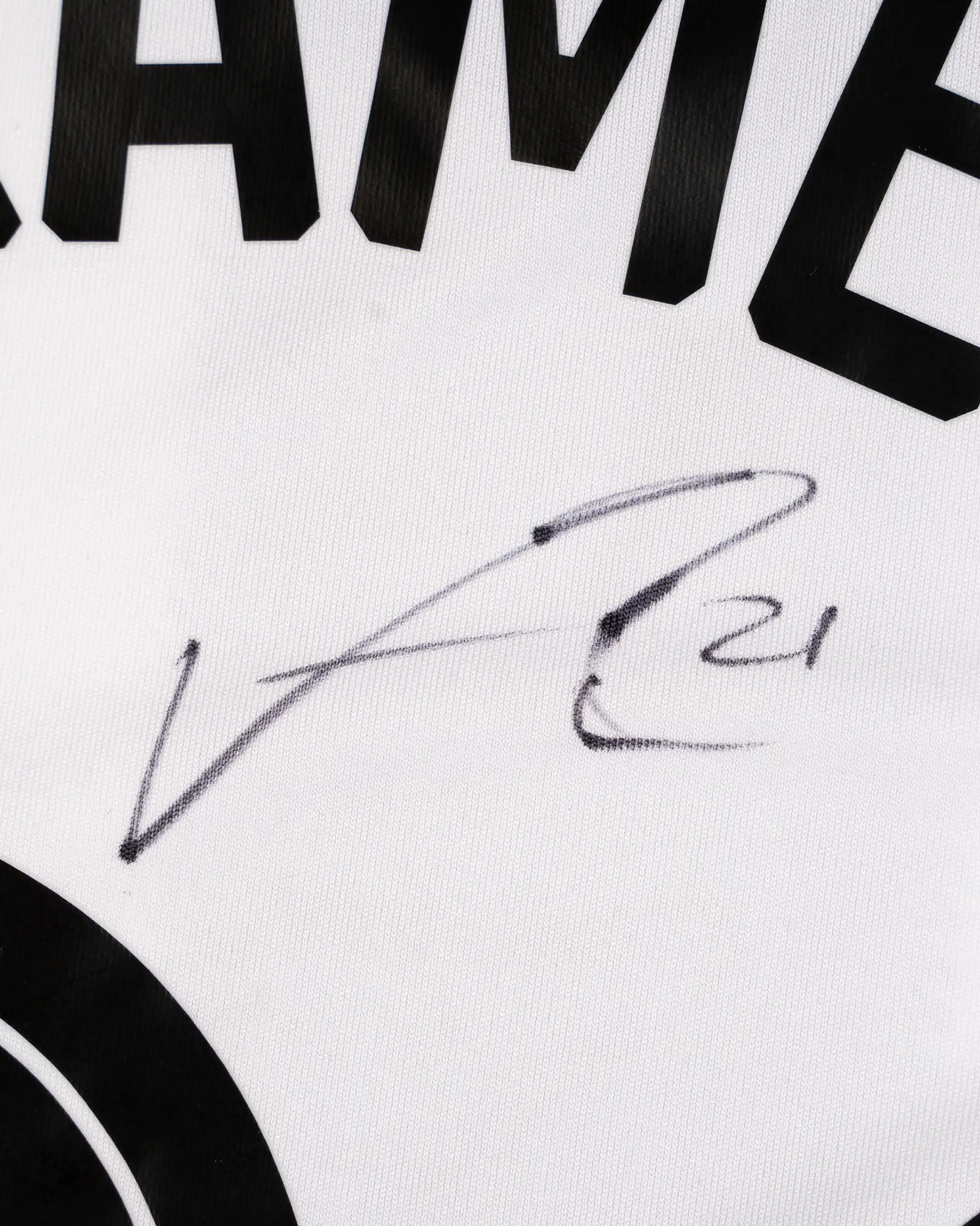 Newcastle United LIVRAMENTO 25/26 Boxed Home Signed Shirt