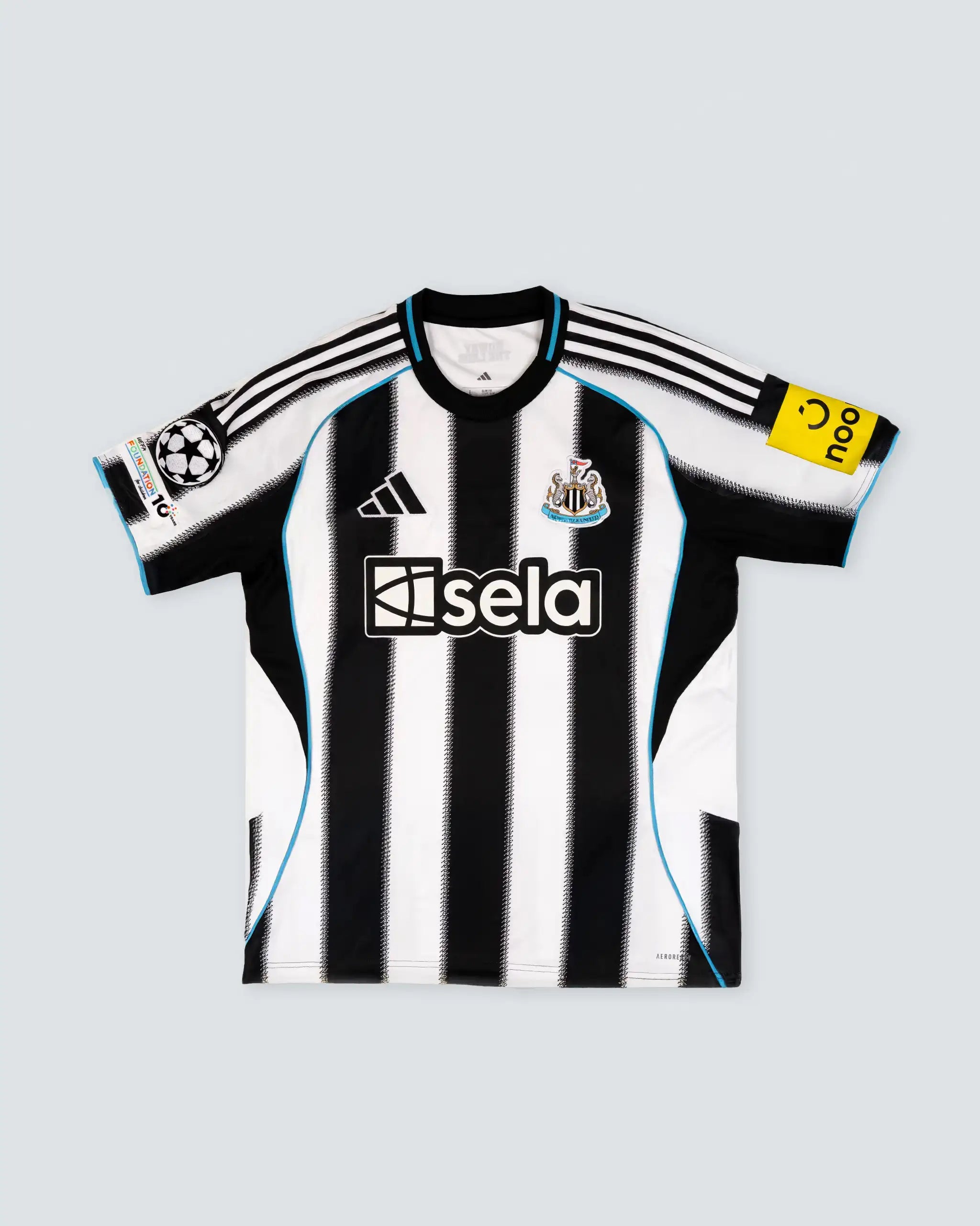 Newcastle United LIVRAMENTO 25/26 Boxed Home Signed Shirt