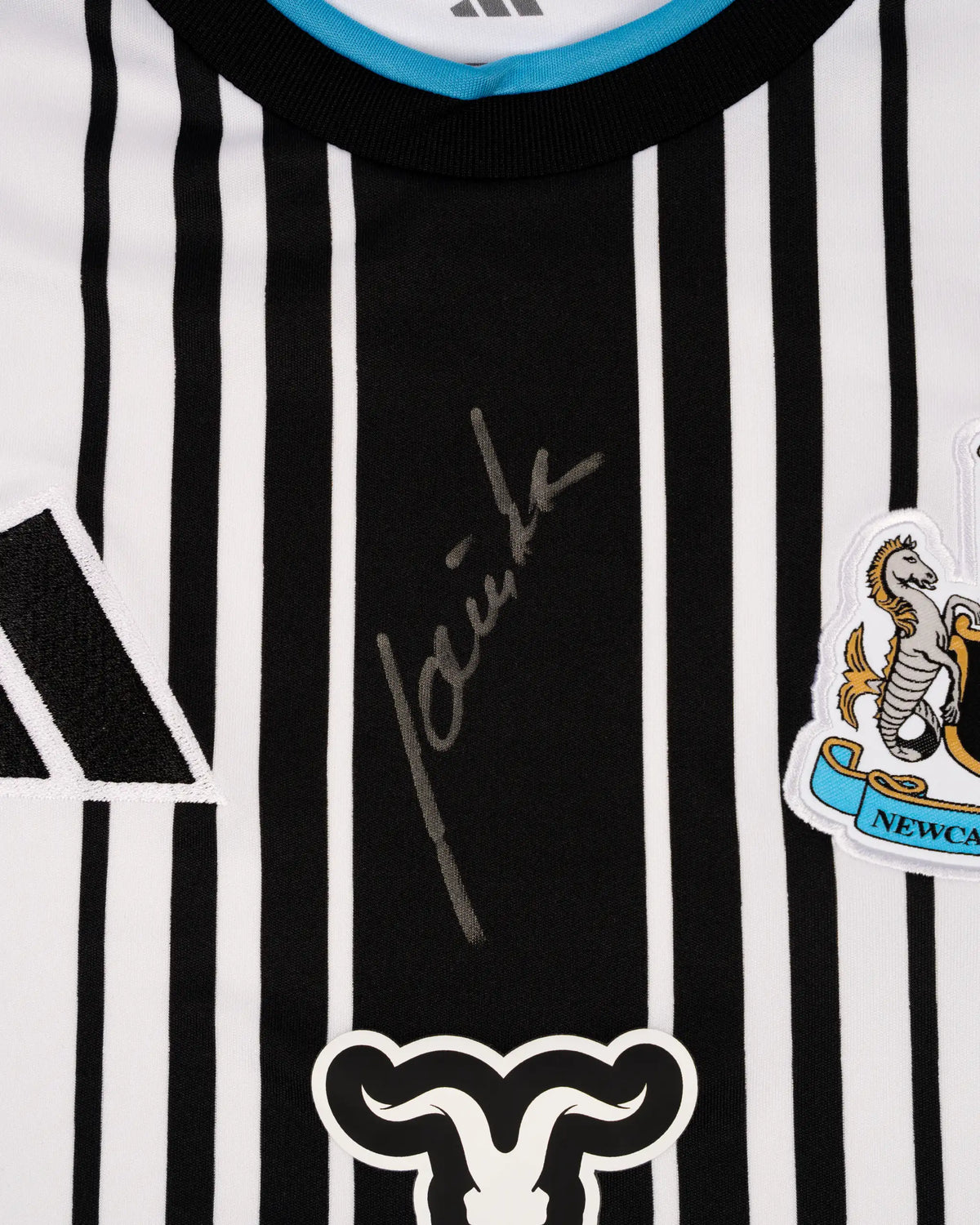 Newcastle United JAISSLE 26/27 Boxed Signed Home Shirt