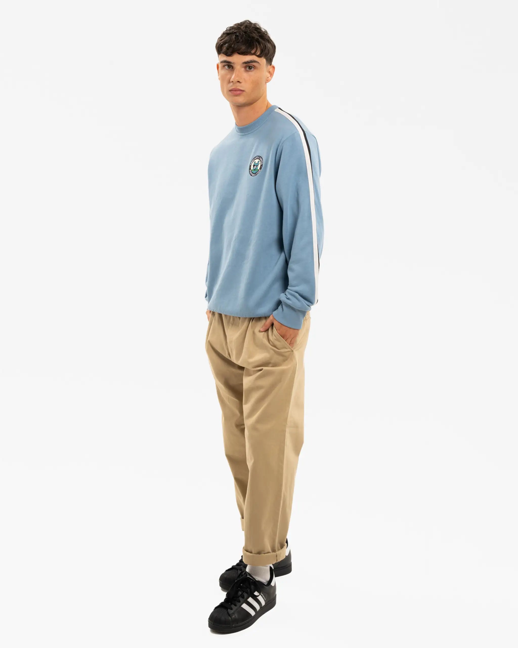 Newcastle United Men's Blue 1976 Retro Crest Sweatshirt