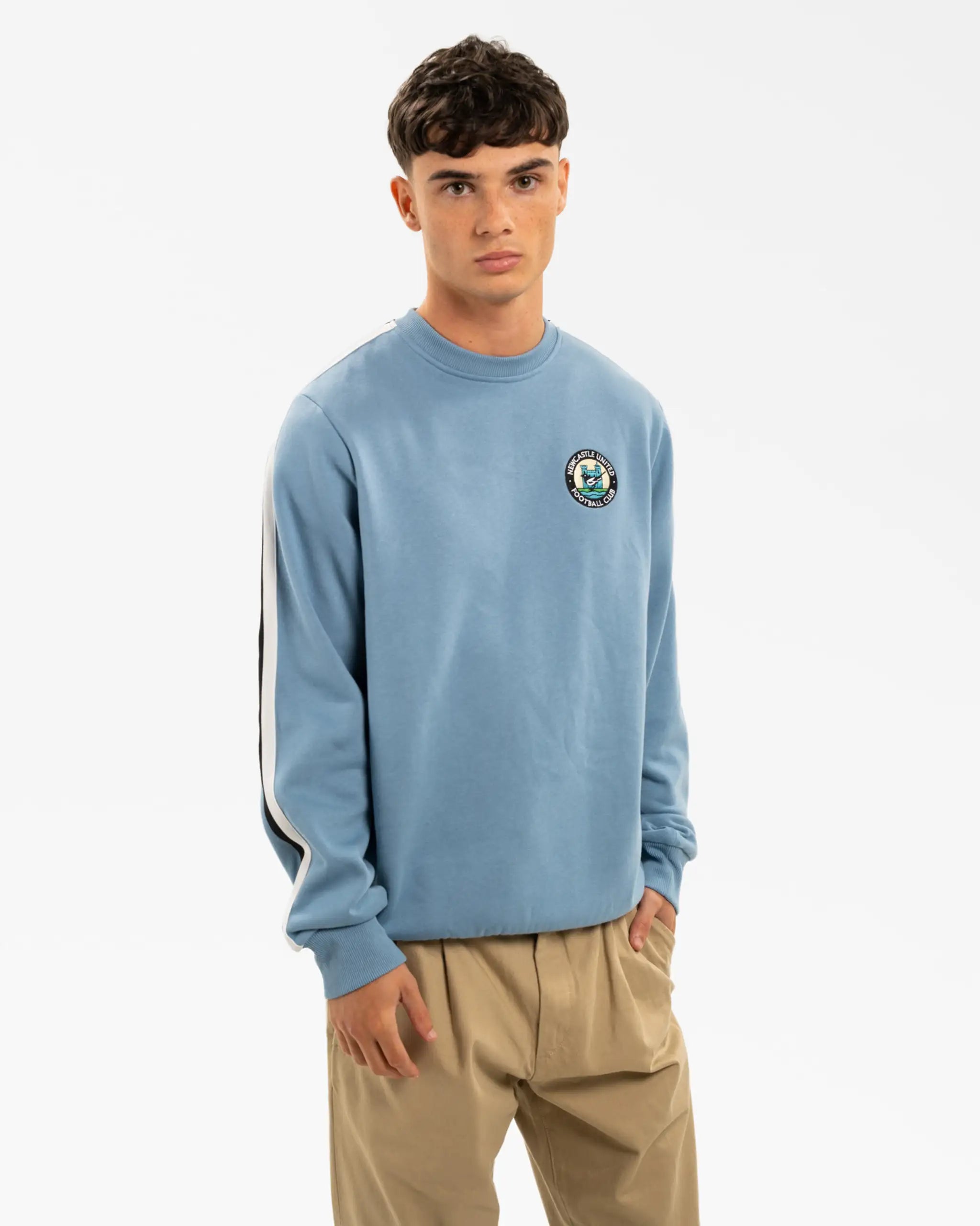 Newcastle United Men's Blue 1976 Retro Crest Sweatshirt