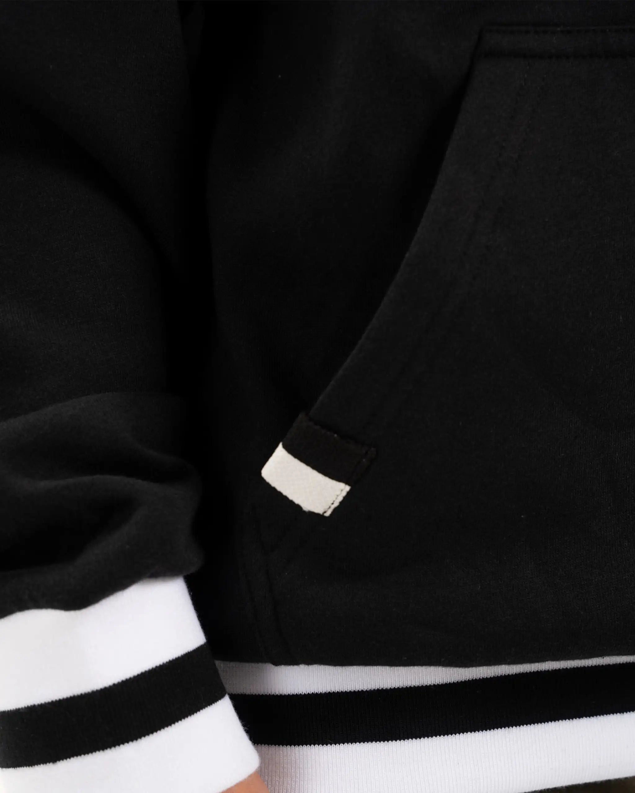 Newcastle United Men's Black 1976 Retro Crest Hoodie