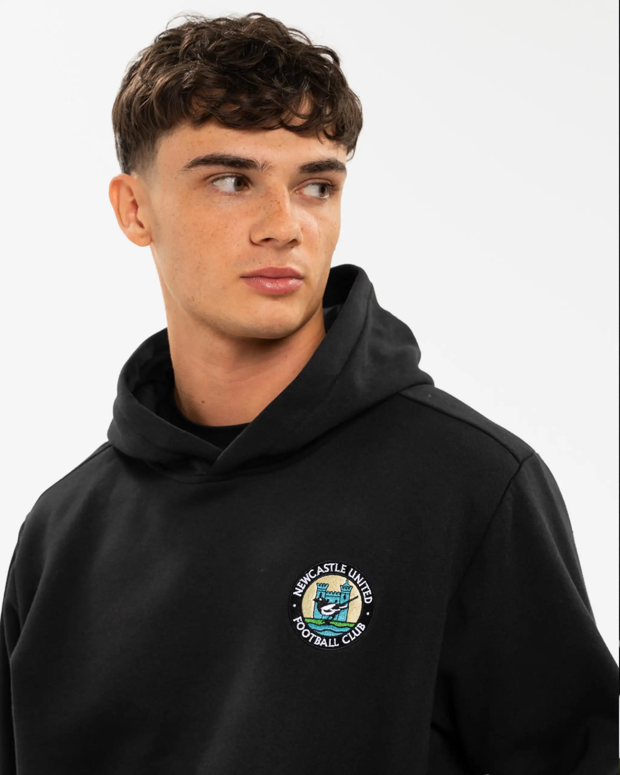 Newcastle United Men's Black 1976 Retro Crest Hoodie