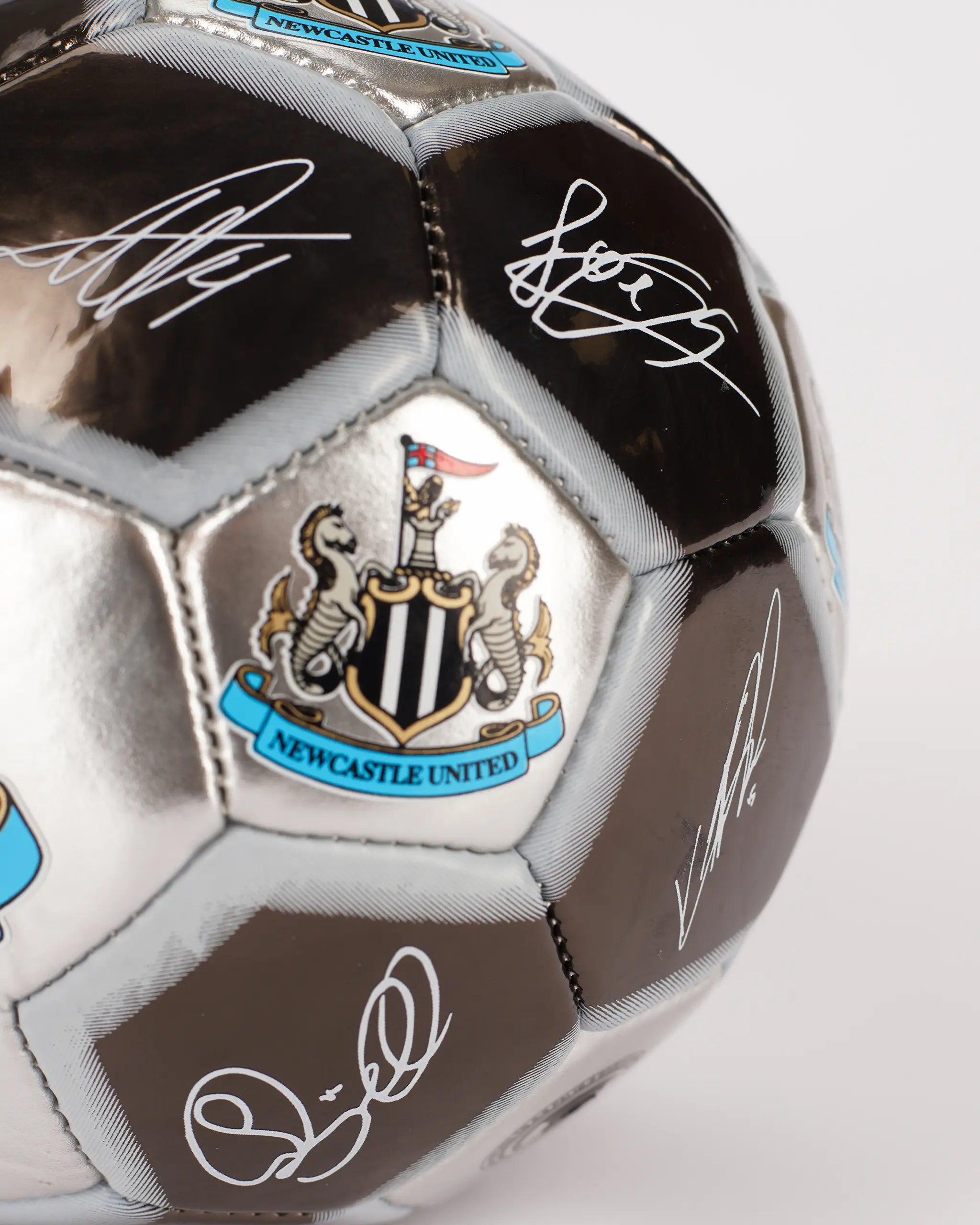 Newcastle United Size 5 Metallic Signature Football