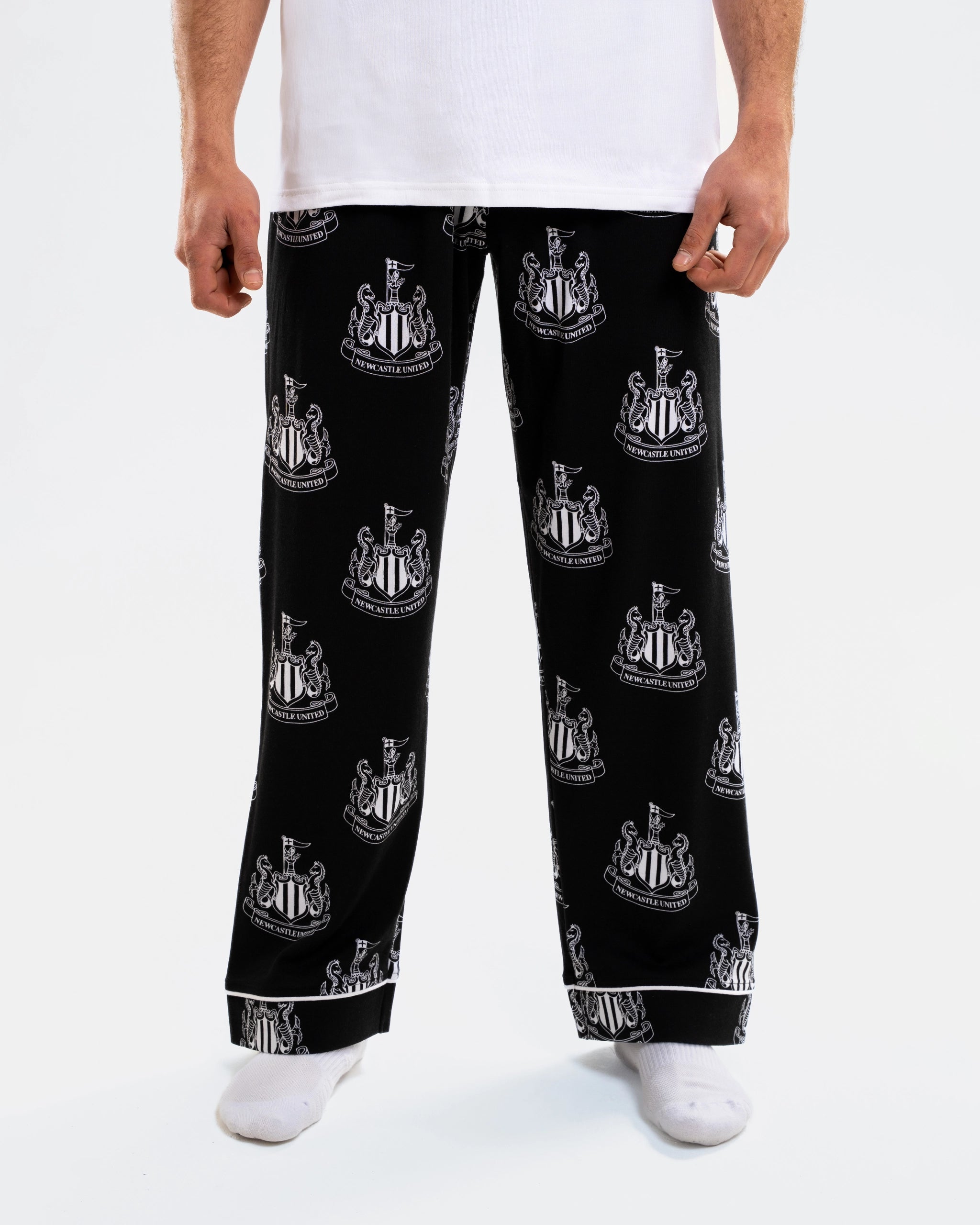 Newcastle United Men's Black & White Crest Short Sleeved Pyjama Set