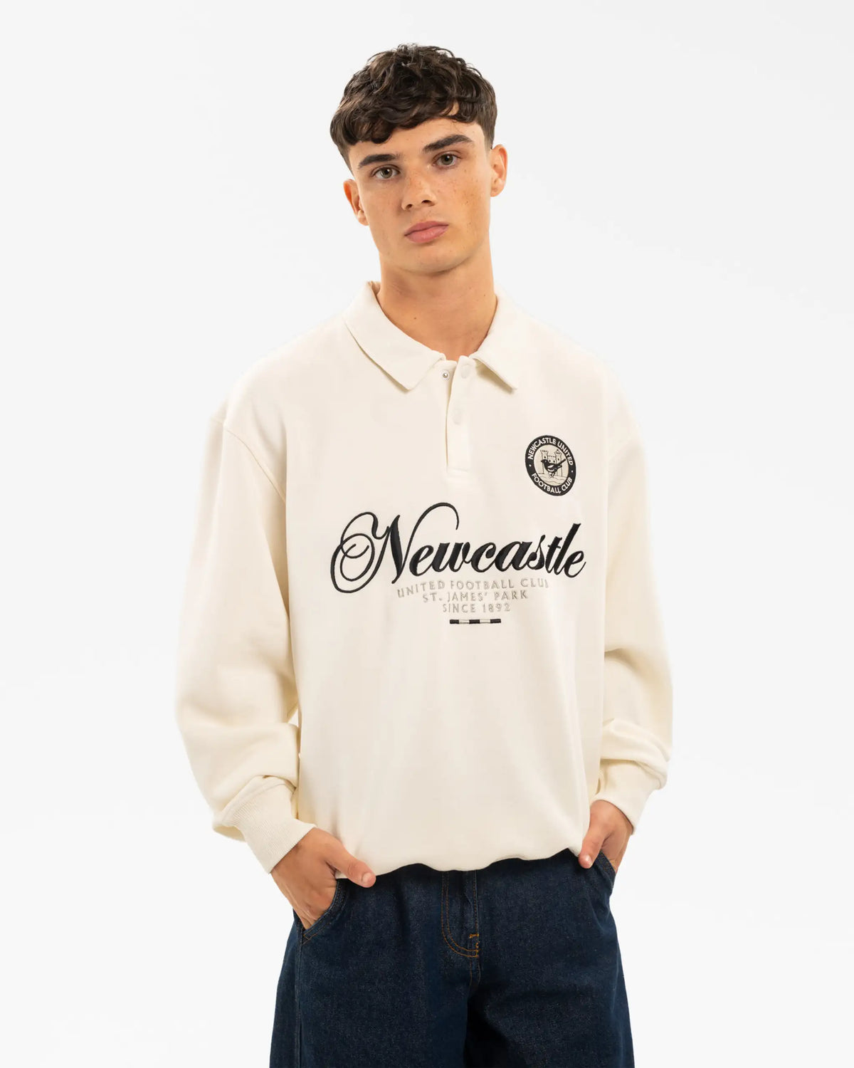Mewcastle United Men's Retro Crest Off-White Rugby Top